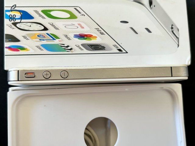 iPhone 4s 8GB Fehér – Gyűjtői állapot, minden gyári tartozékkal!