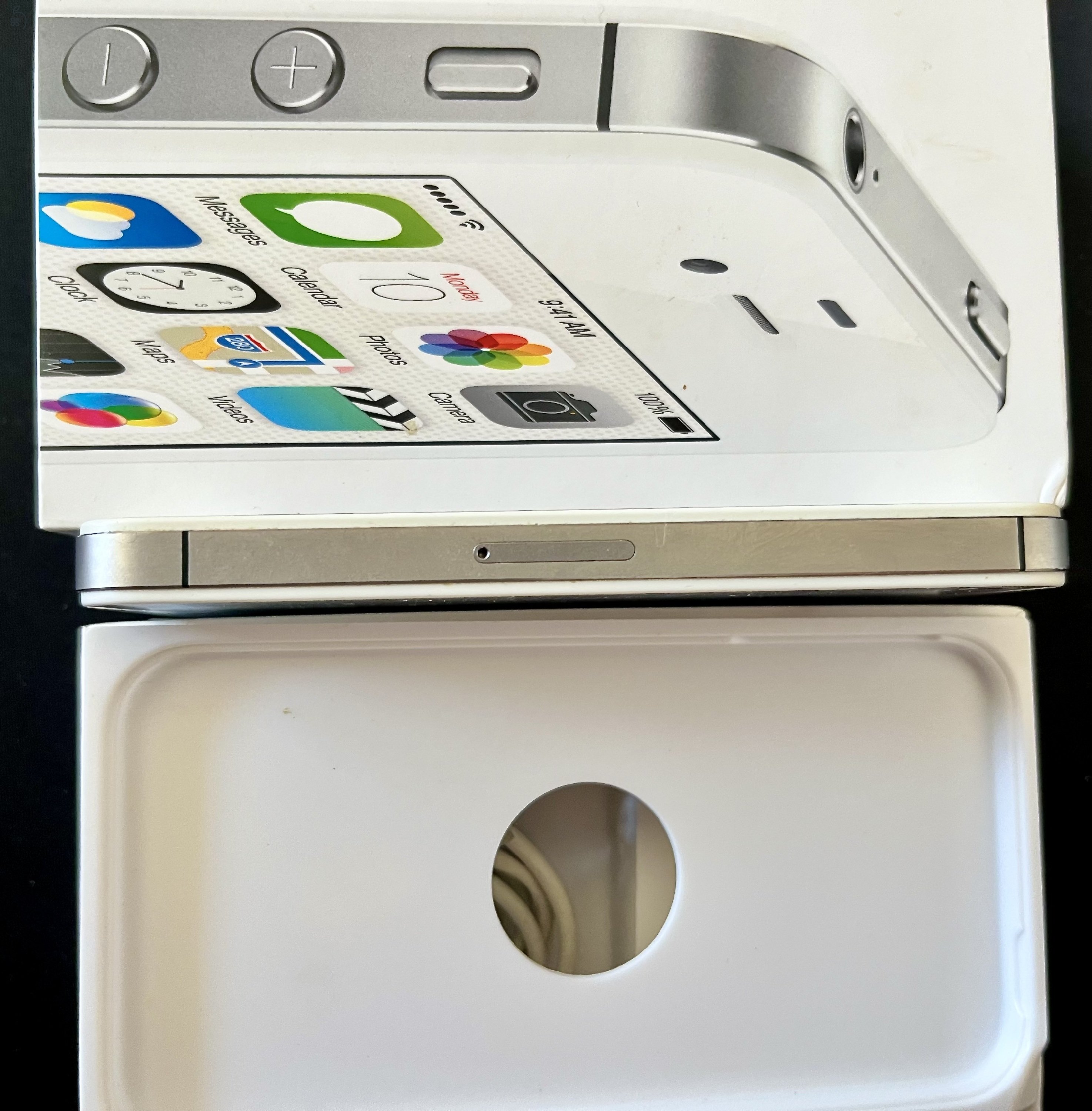 iPhone 4s 8GB Fehér – Gyűjtői állapot, minden gyári tartozékkal!