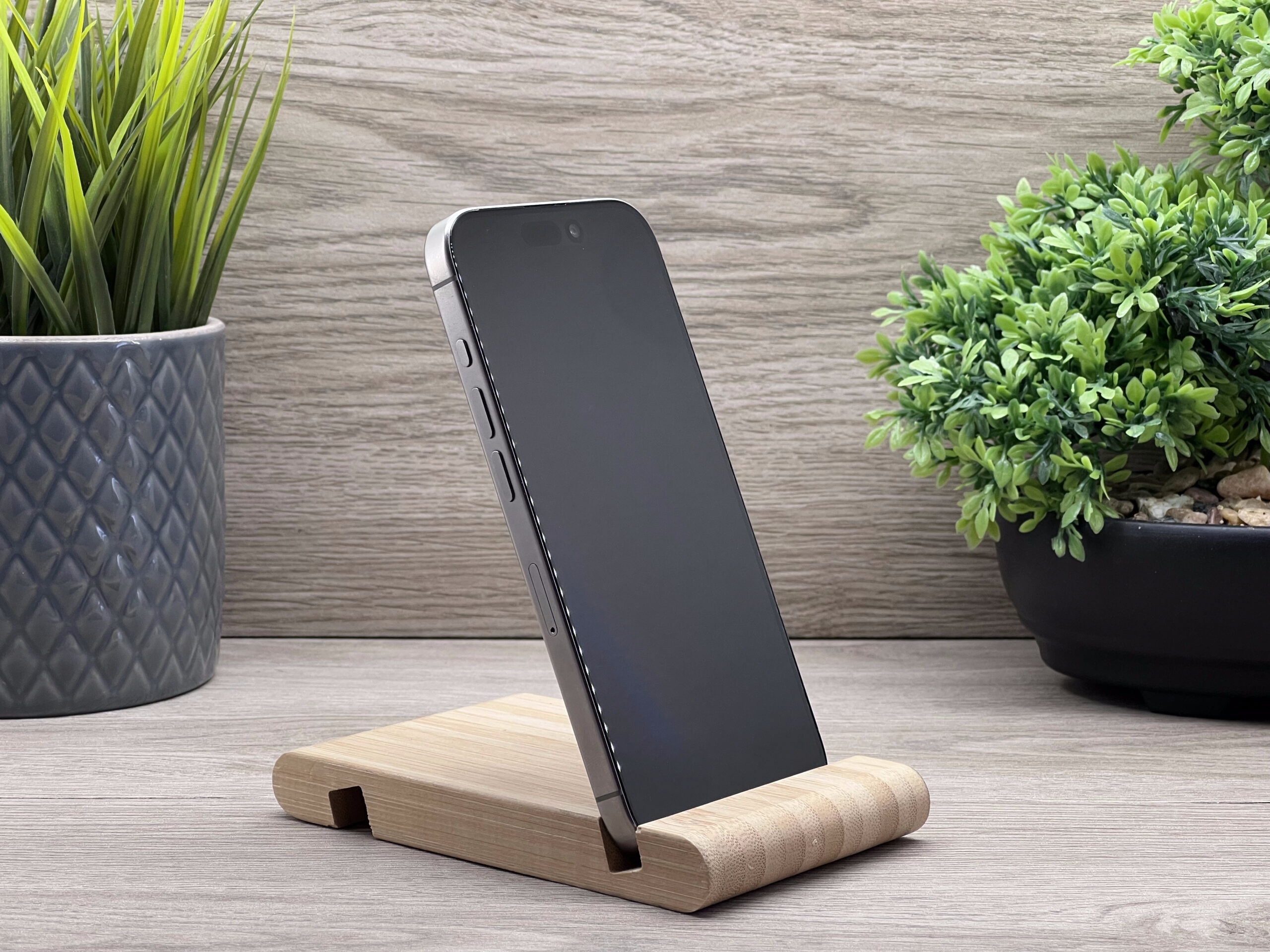 Hibátlan iPhone 15 Pro Natural Titanium 128GB 2 ÉV Garanciával