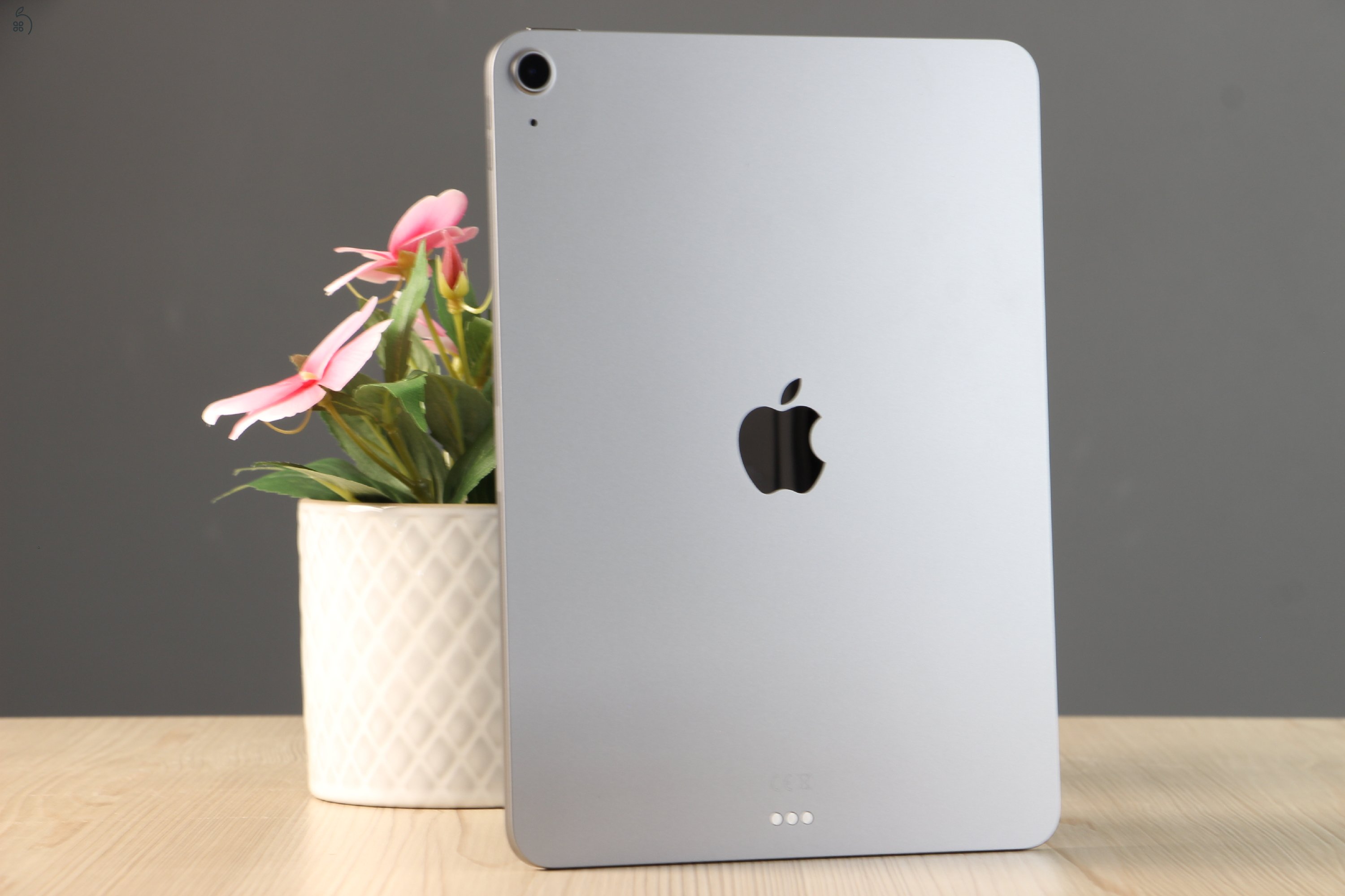 IPAD AIR 11” M3 – SZUPER ÚJSZERŰ ÁLLAPOT, ERŐ, AMI ÉVEKIG KISZOLGÁL