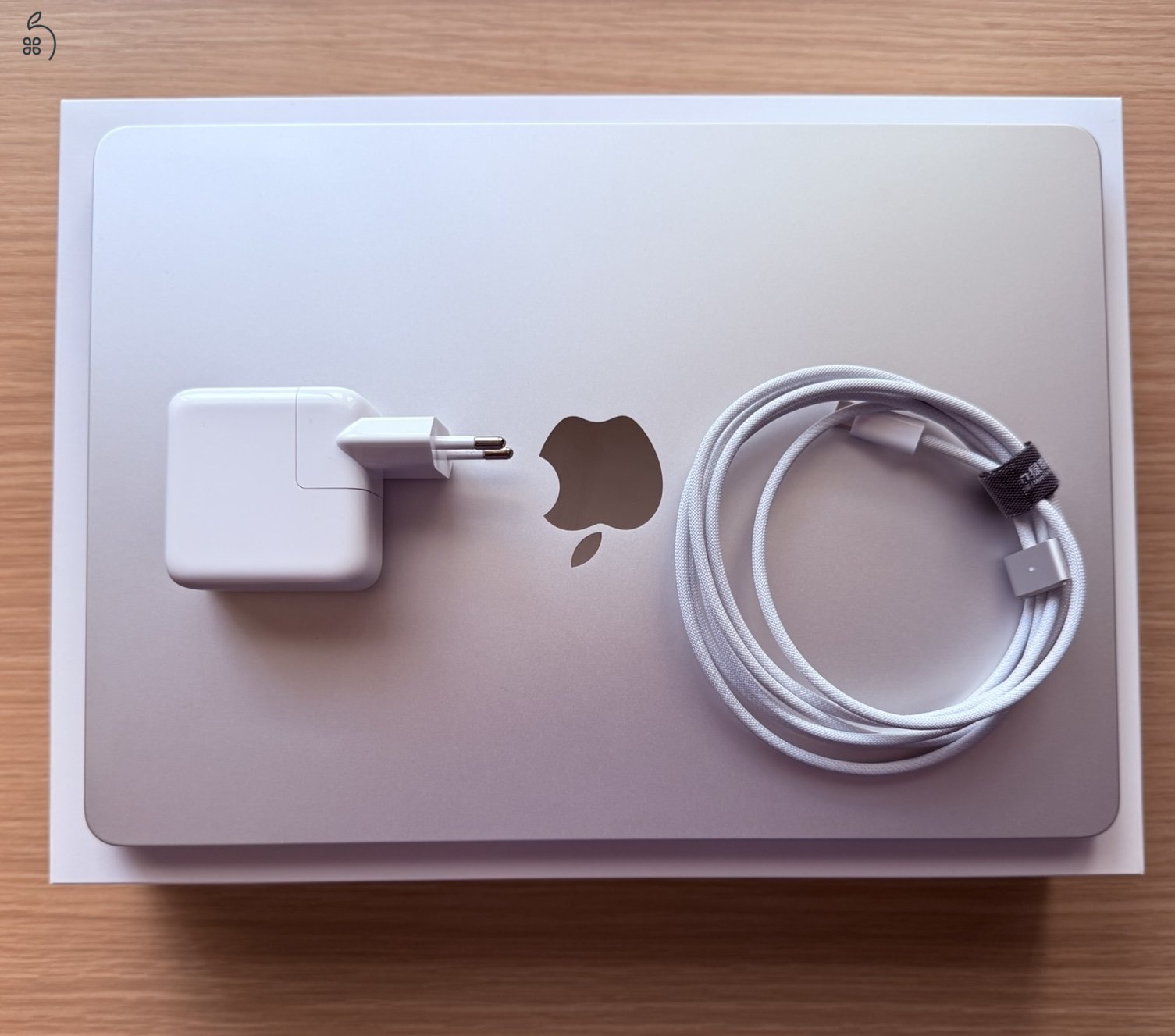 Apple MacBook Air 13,6