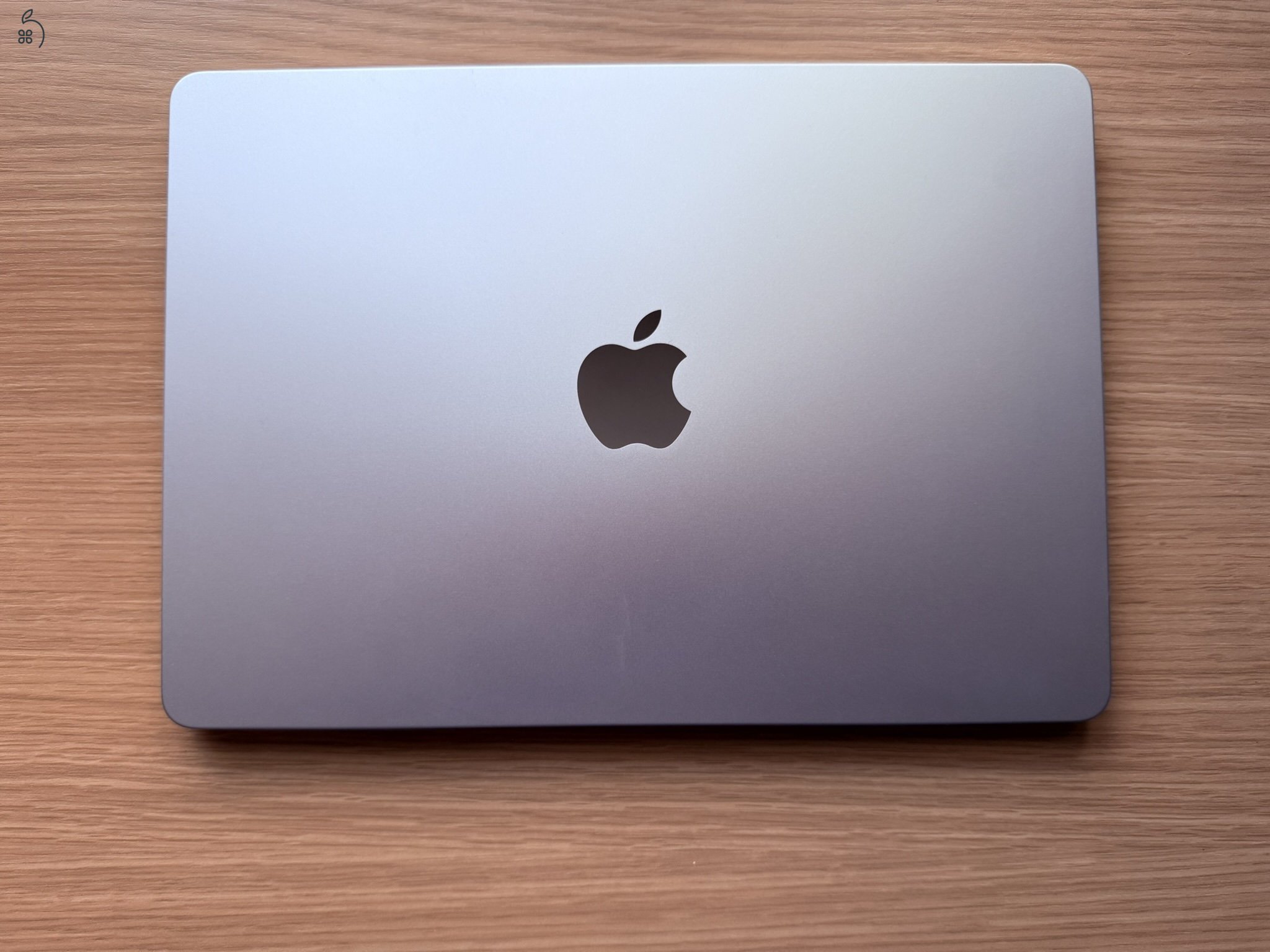 Apple MacBook Air 13,6