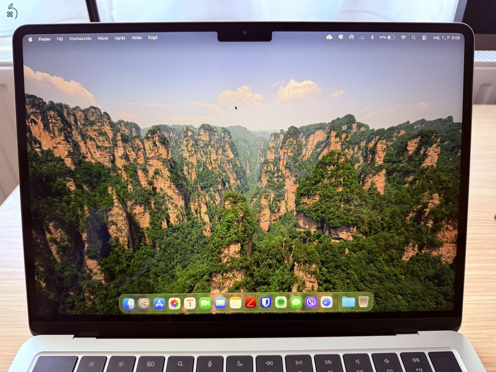 Apple MacBook Air 13,6