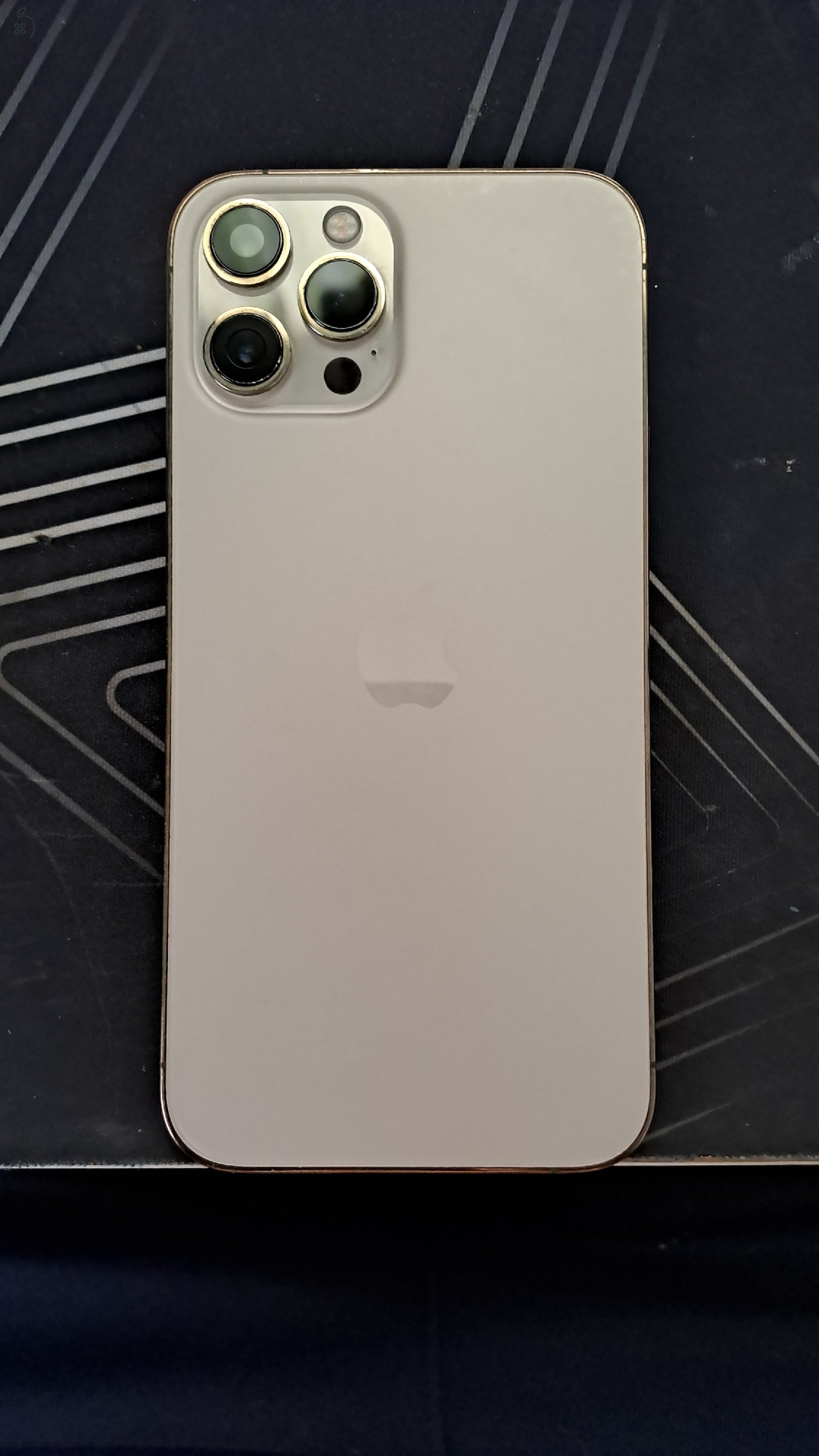 iPhone 12 Pro Max 95% akku, Face ID működik