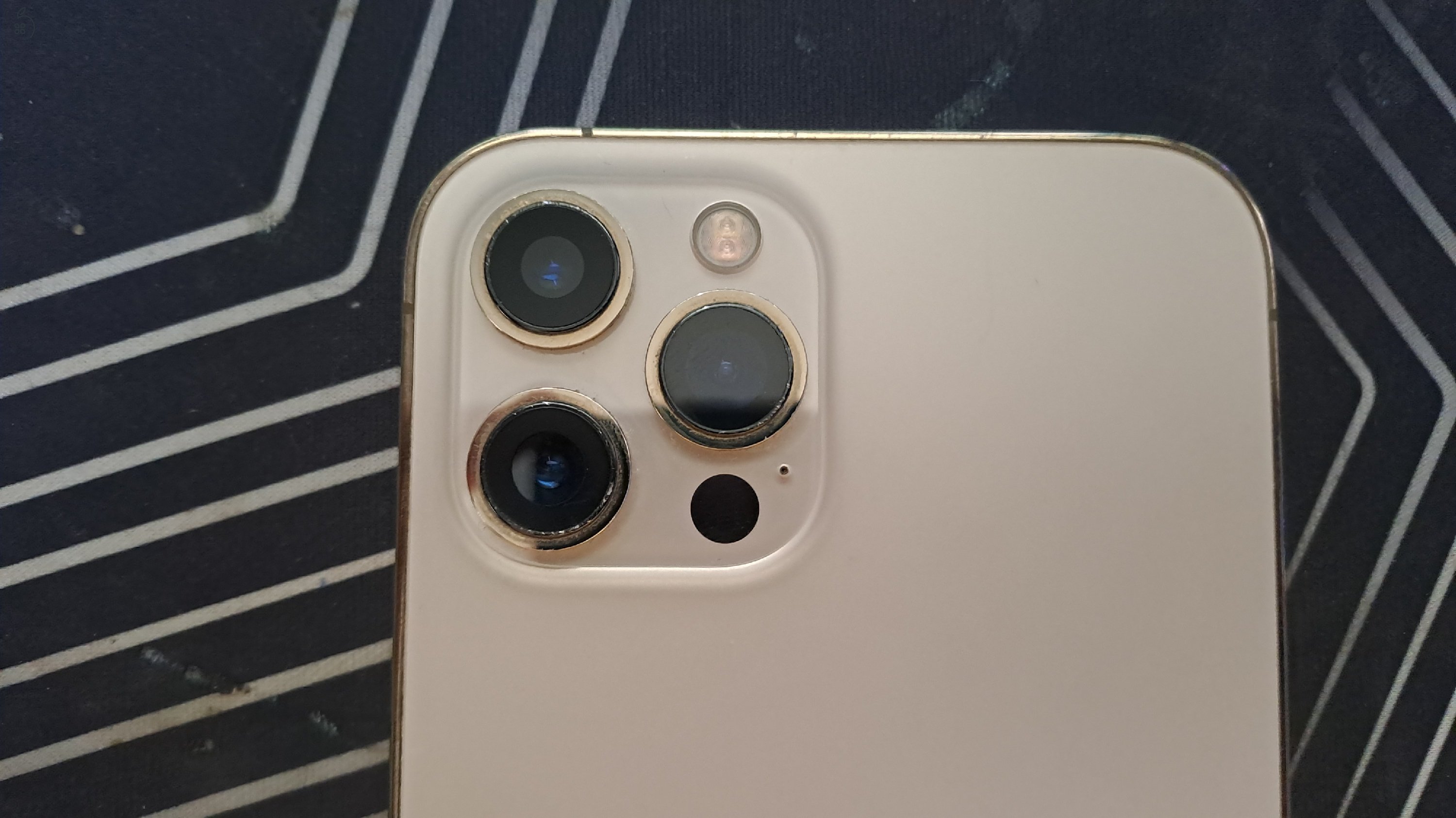 iPhone 12 Pro Max 95% akku, Face ID működik
