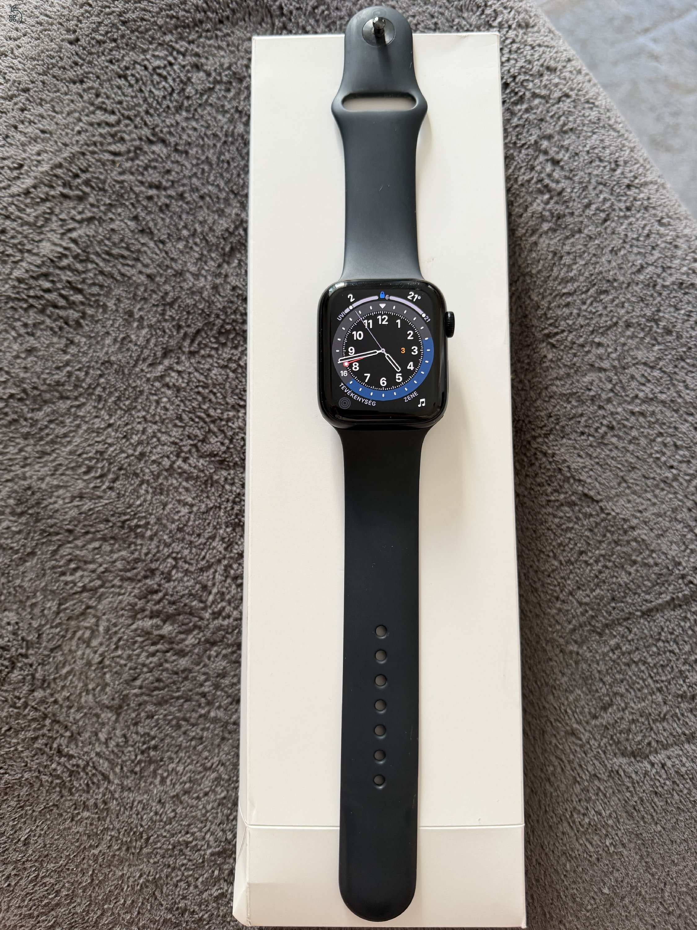 Apple Watch SE 2 – 44mm GPS + Cellular – 98% akku – szép állapot