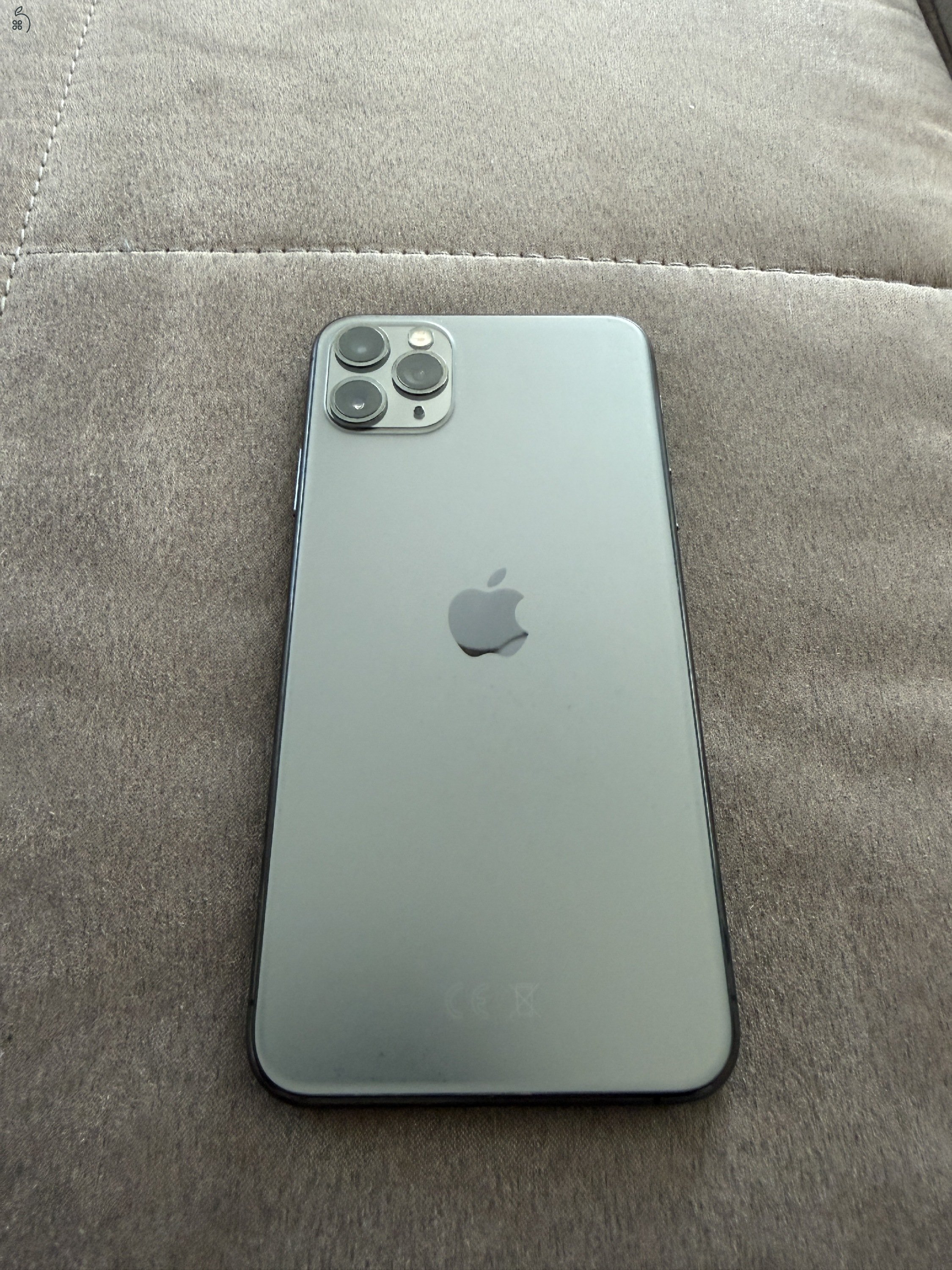 Iphone 11 pro max  256 gb, tokokkal, fóliákkal