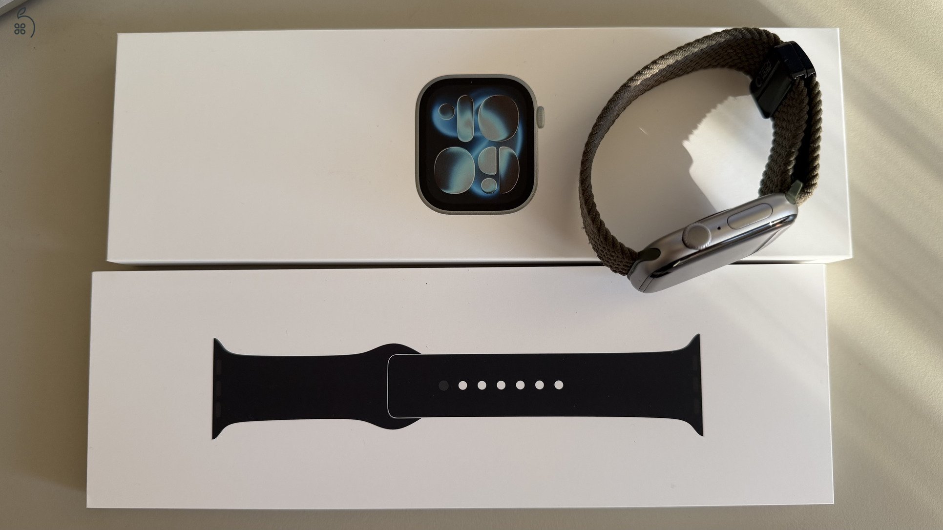 Karcmentes Apple Watch Series 11 GPS 46mm Space Grey Aluminium, gyári fekete szíjjal eladó-6 hónapos