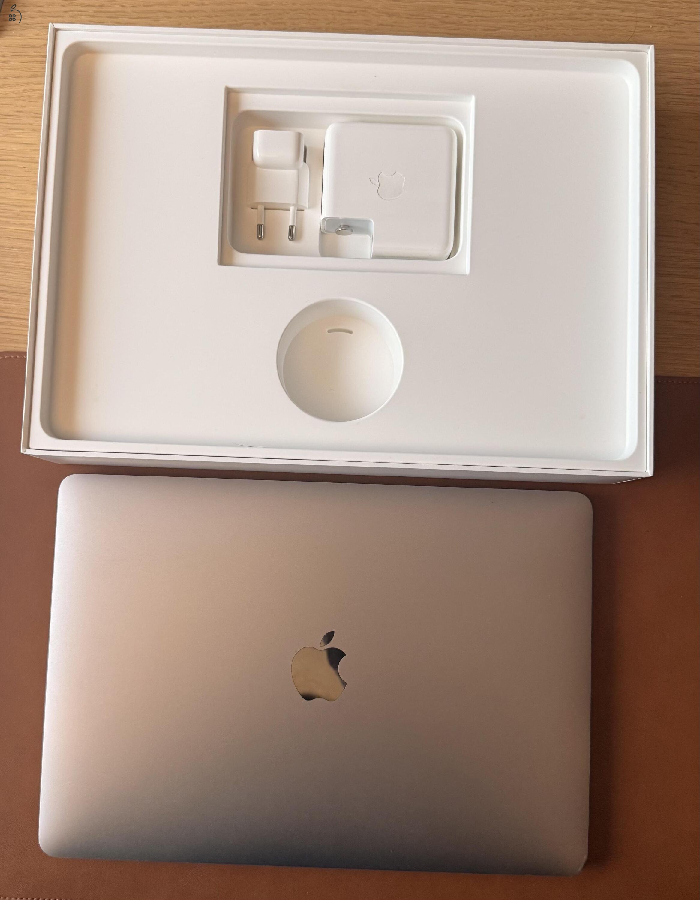 MacBook Pro 13-inch 2018 MBP13.3/2.3GHz/8GB/128GB/HCZ/INT szép állapotú, elhúzható kameravédővel