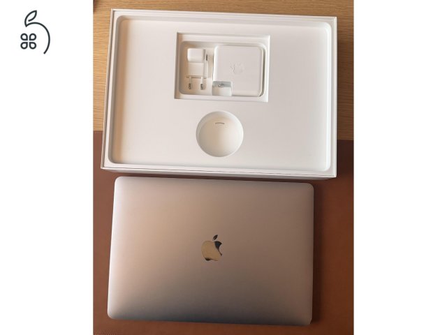 MacBook Pro 13-inch 2018 MBP13.3/2.3GHz/8GB/128GB/HCZ/INT szép állapotú, elhúzható kameravédővel