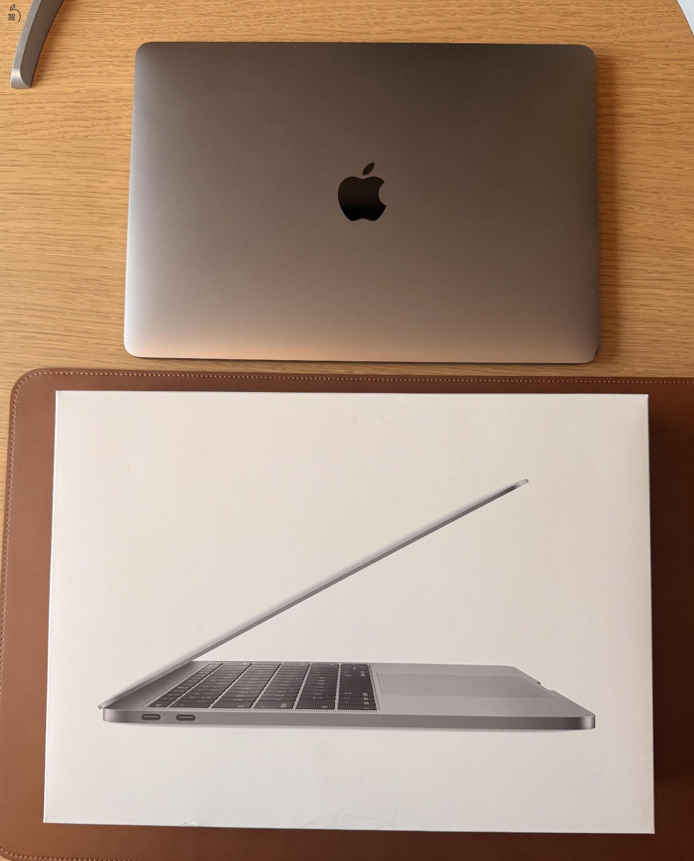 MacBook Pro 13-inch 2018 MBP13.3/2.3GHz/8GB/128GB/HCZ/INT szép állapotú, elhúzható kameravédővel