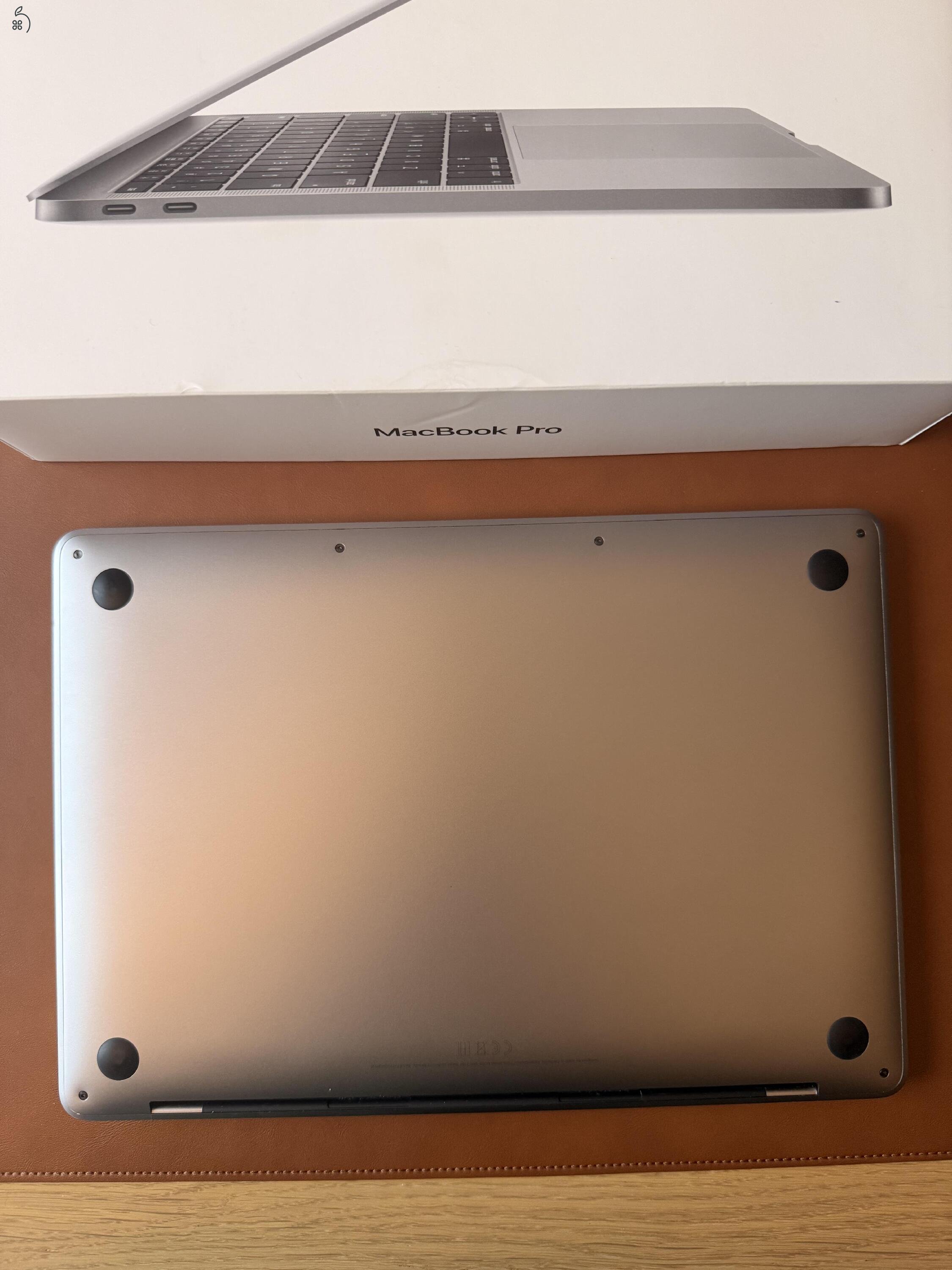 MacBook Pro 13-inch 2018 MBP13.3/2.3GHz/8GB/128GB/HCZ/INT szép állapotú, elhúzható kameravédővel