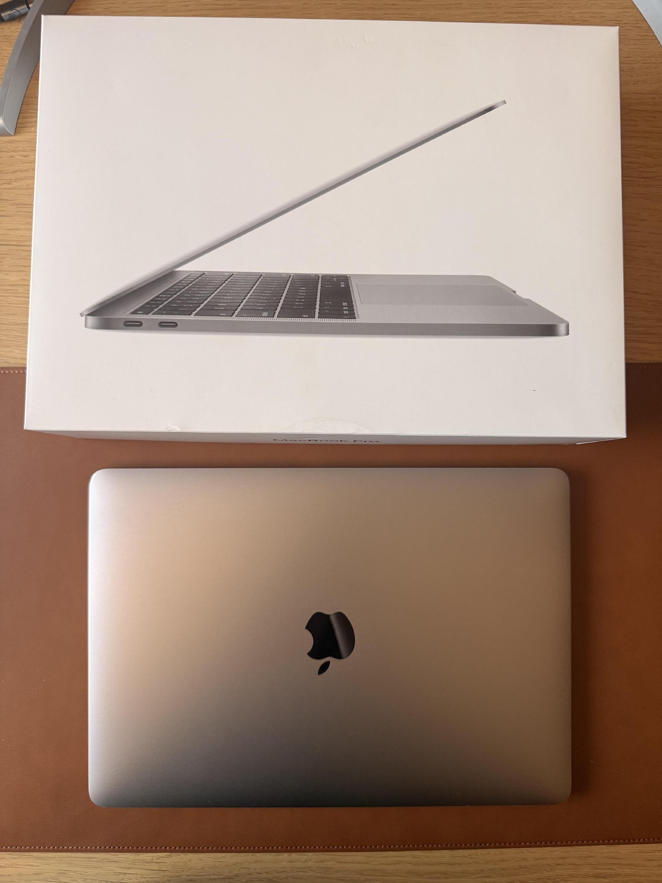 MacBook Pro 13-inch 2018 MBP13.3/2.3GHz/8GB/128GB/HCZ/INT szép állapotú, elhúzható kameravédővel