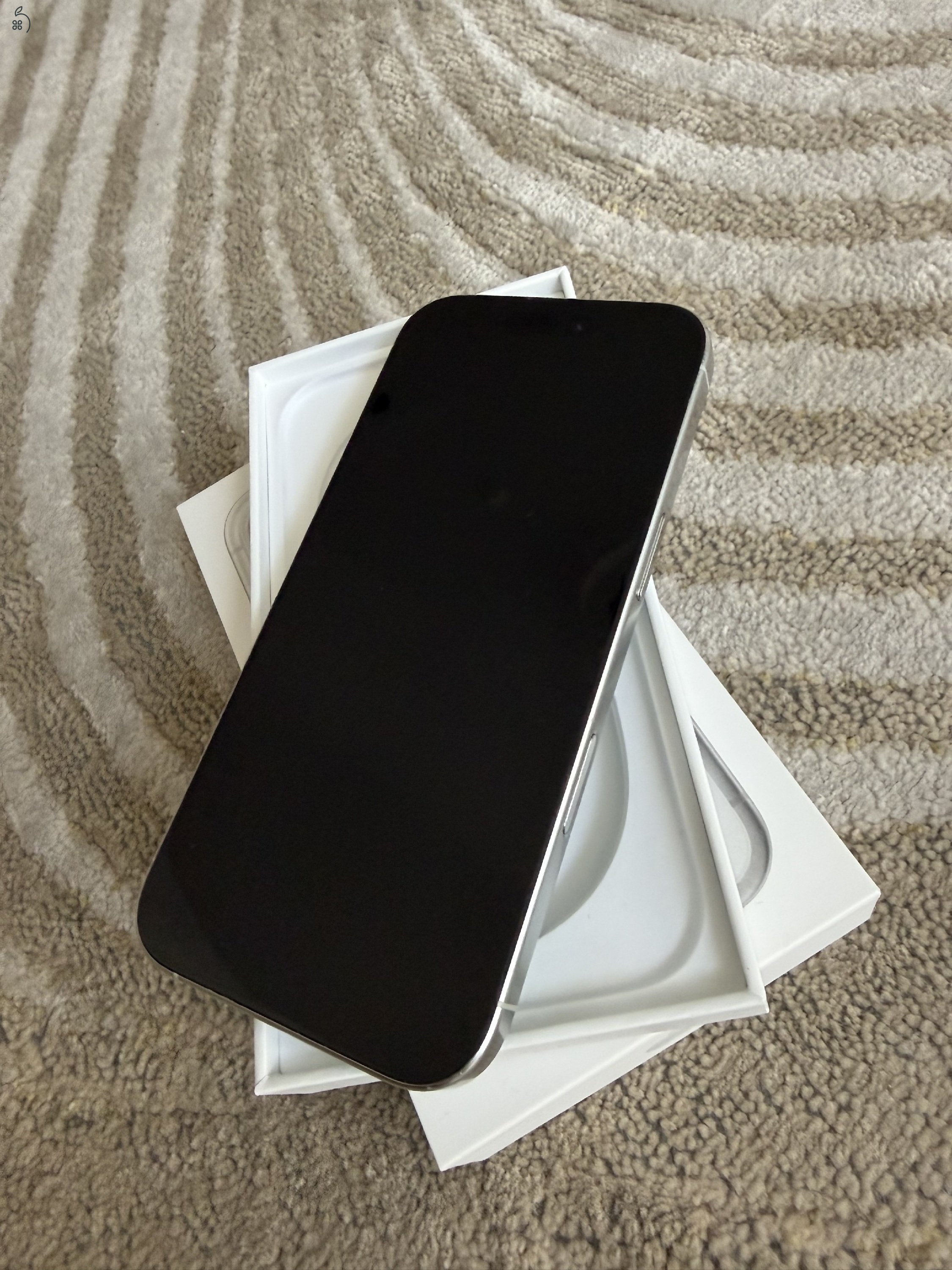 Eladó iPhone 16 Pro (128 GB)