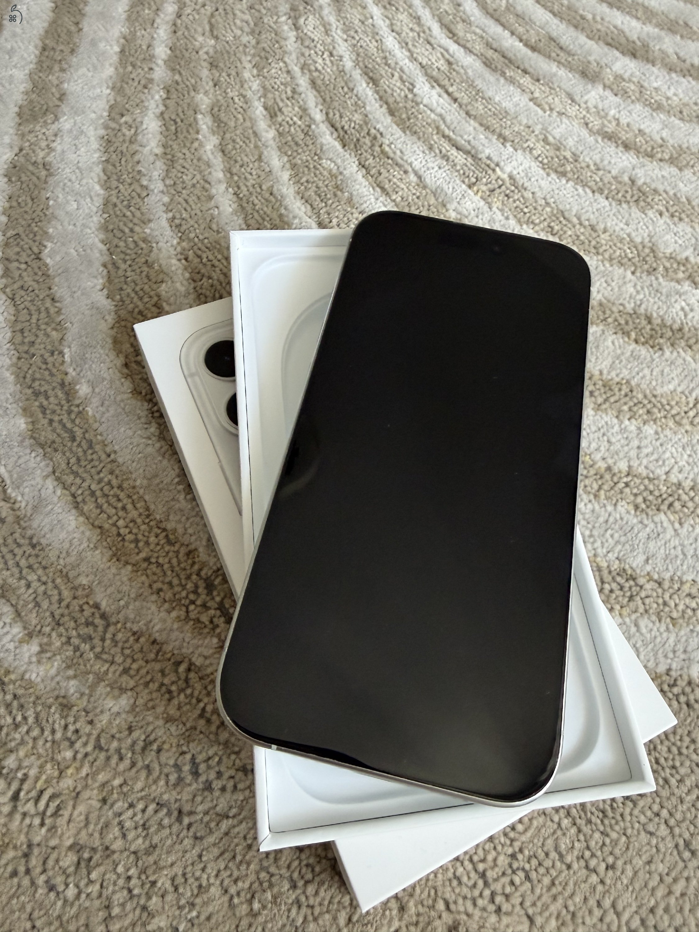 Eladó iPhone 16 Pro (128 GB)