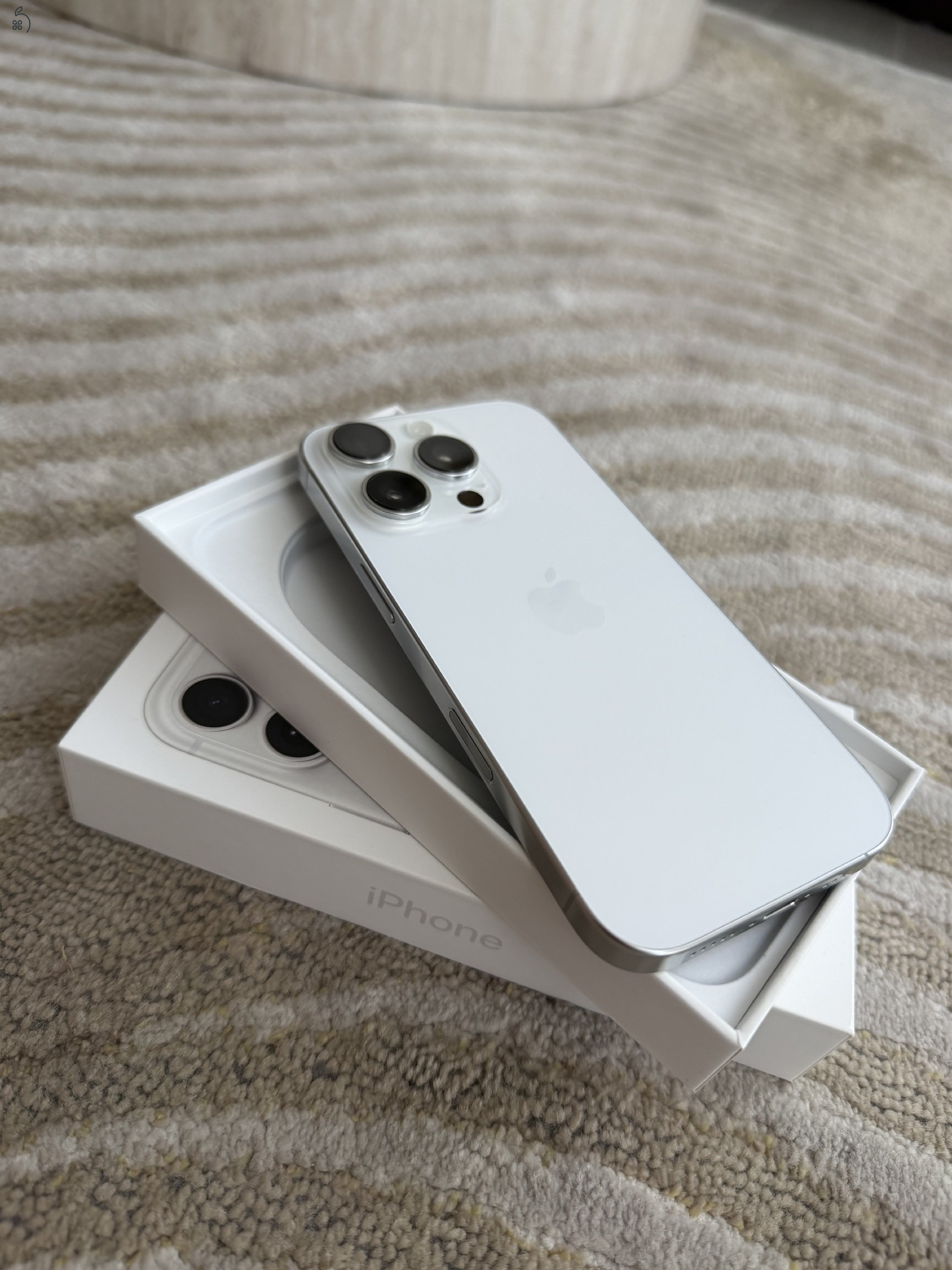 Eladó iPhone 16 Pro (128 GB)