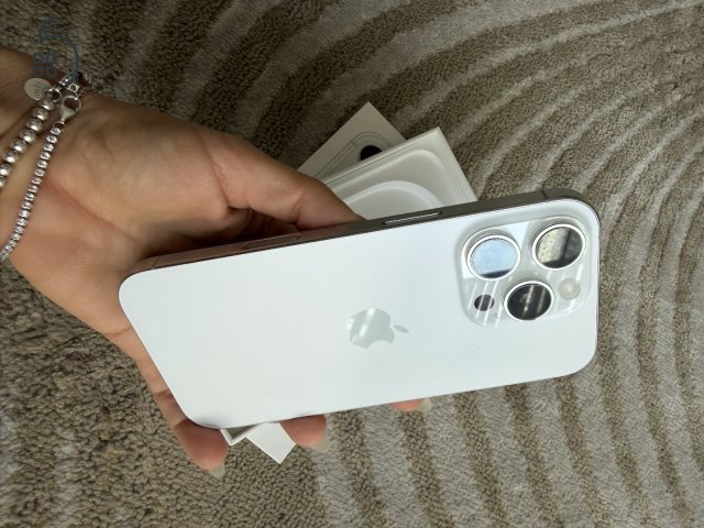 Eladó iPhone 16 Pro (128 GB)