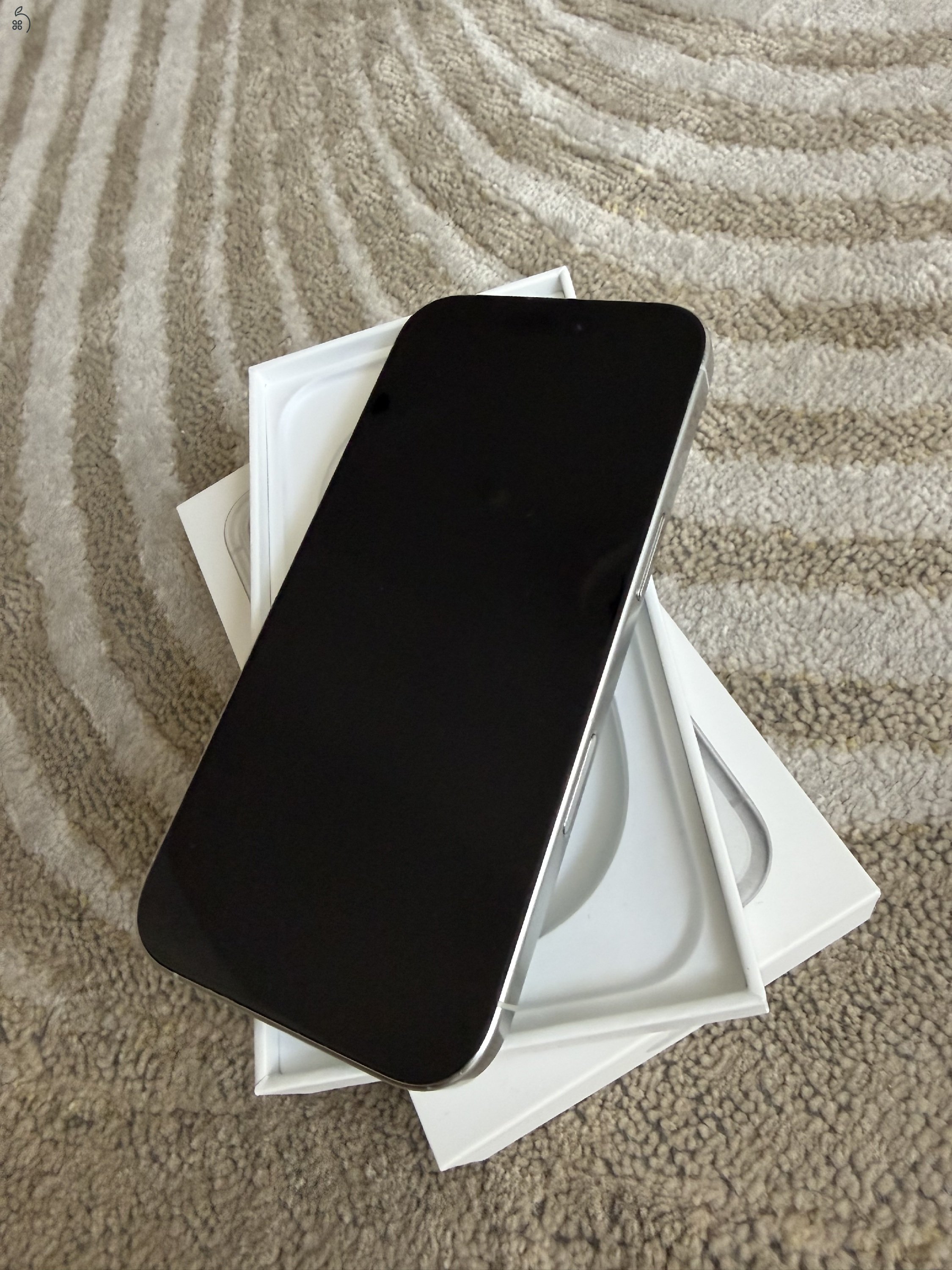Eladó iPhone 16 Pro (128 GB)