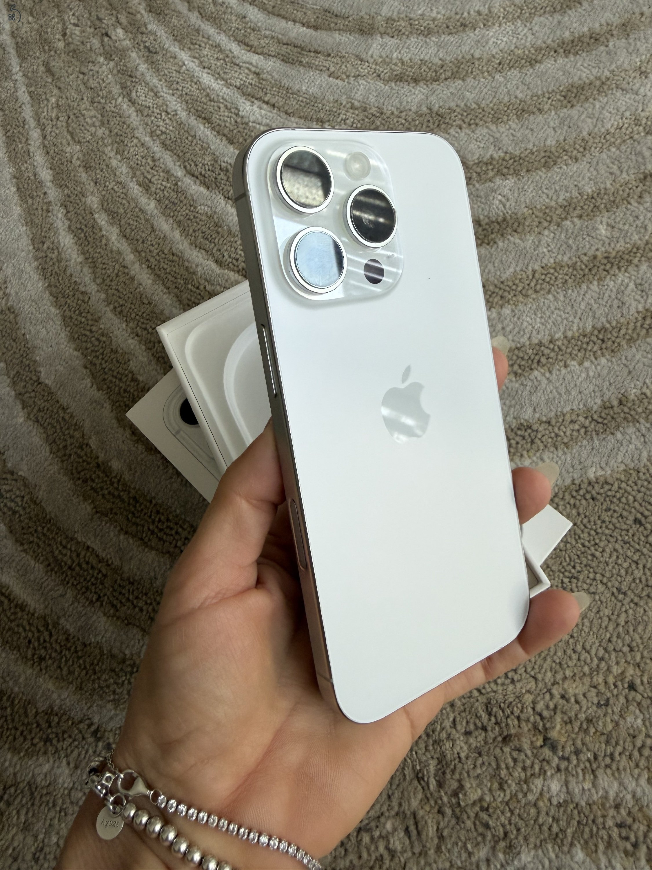 Eladó iPhone 16 Pro (128 GB)