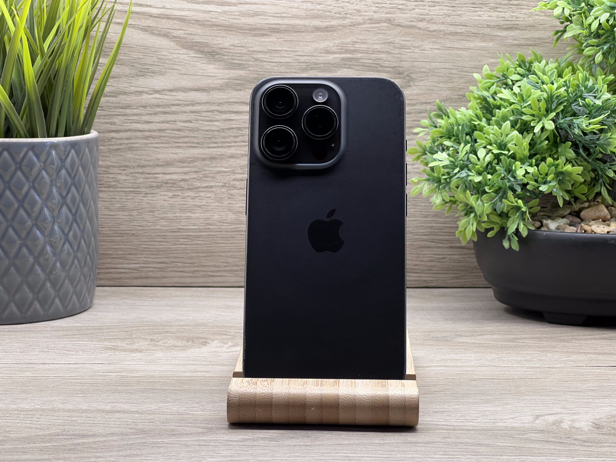 iPhone 15 Pro Black Titanium 128GB 2 ÉV Garanciával 90%