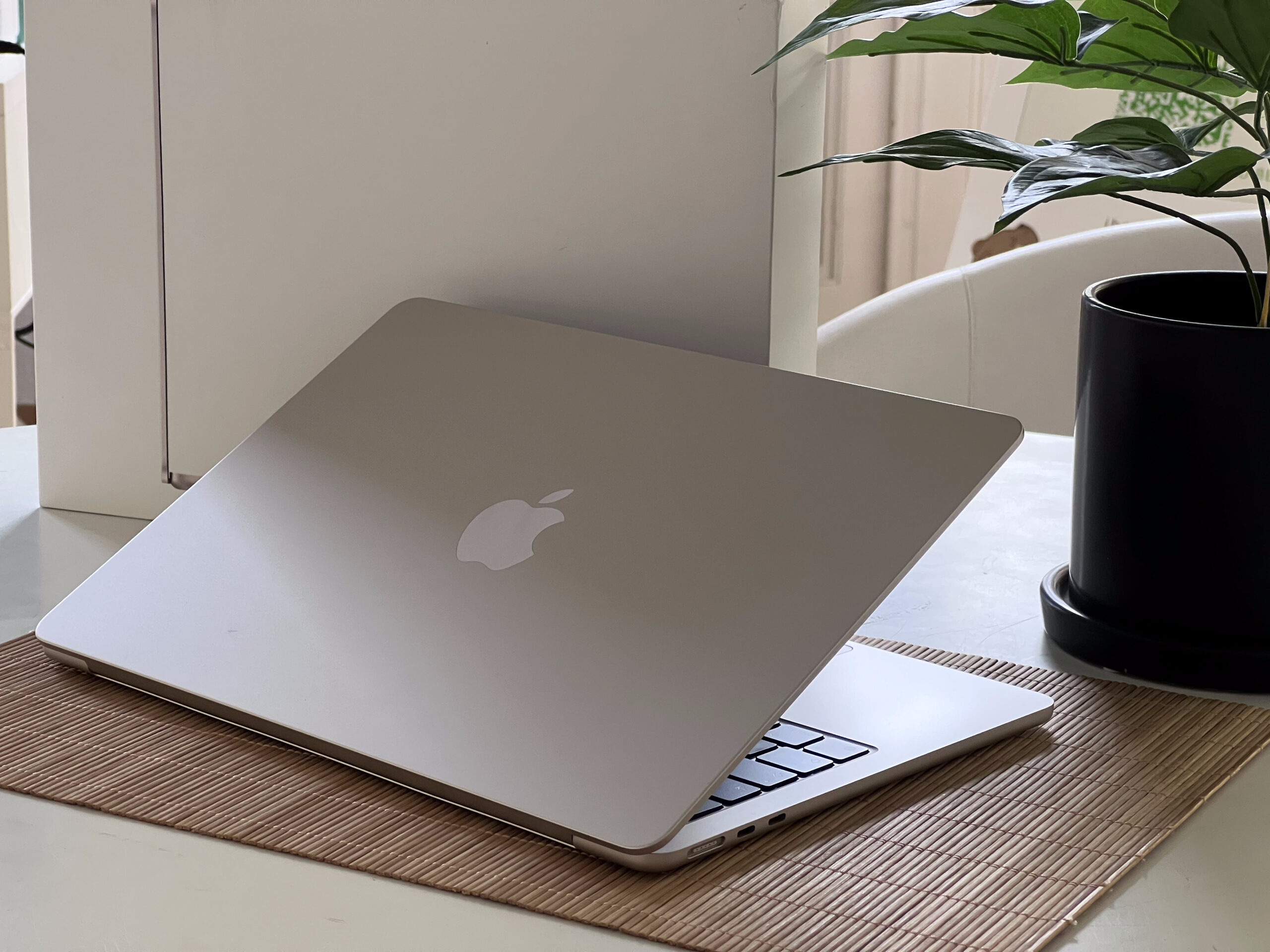 Hibátlan MacBook Air 2022 21 13” 256GB 8GB 2 ÉV Garanciával