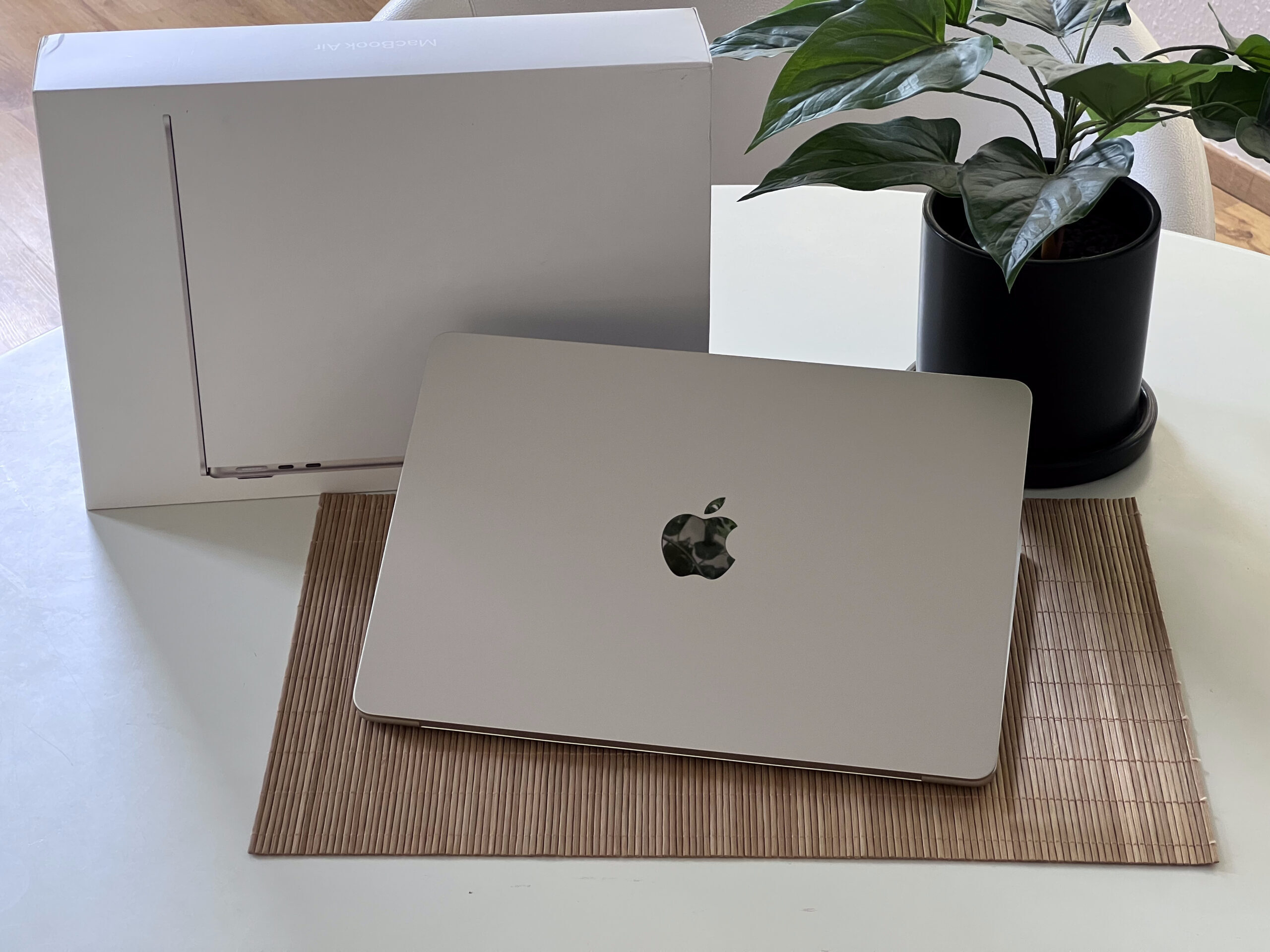 Hibátlan MacBook Air 2022 21 13” 256GB 8GB 2 ÉV Garanciával