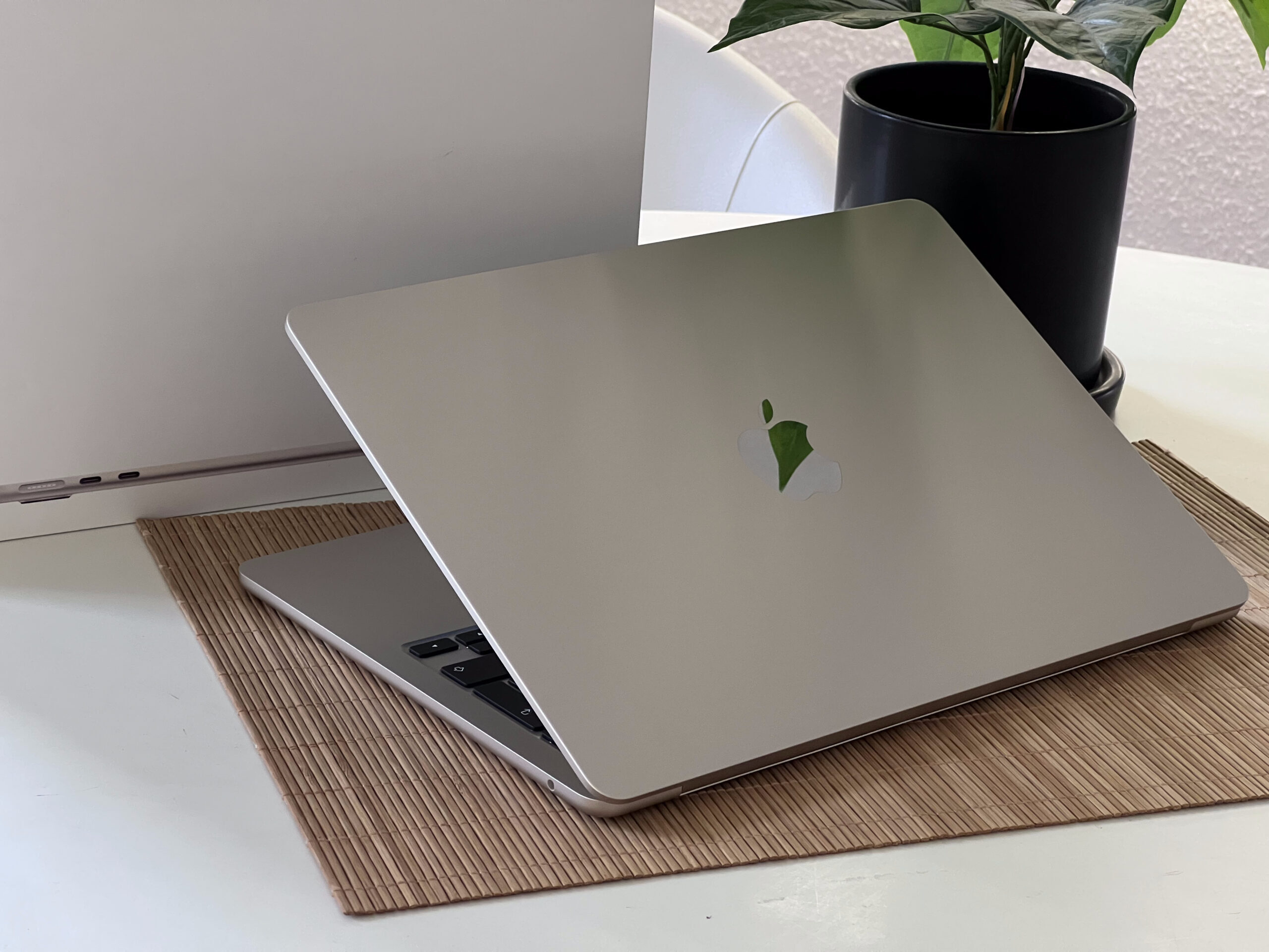 Hibátlan MacBook Air 2022 21 13” 256GB 8GB 2 ÉV Garanciával