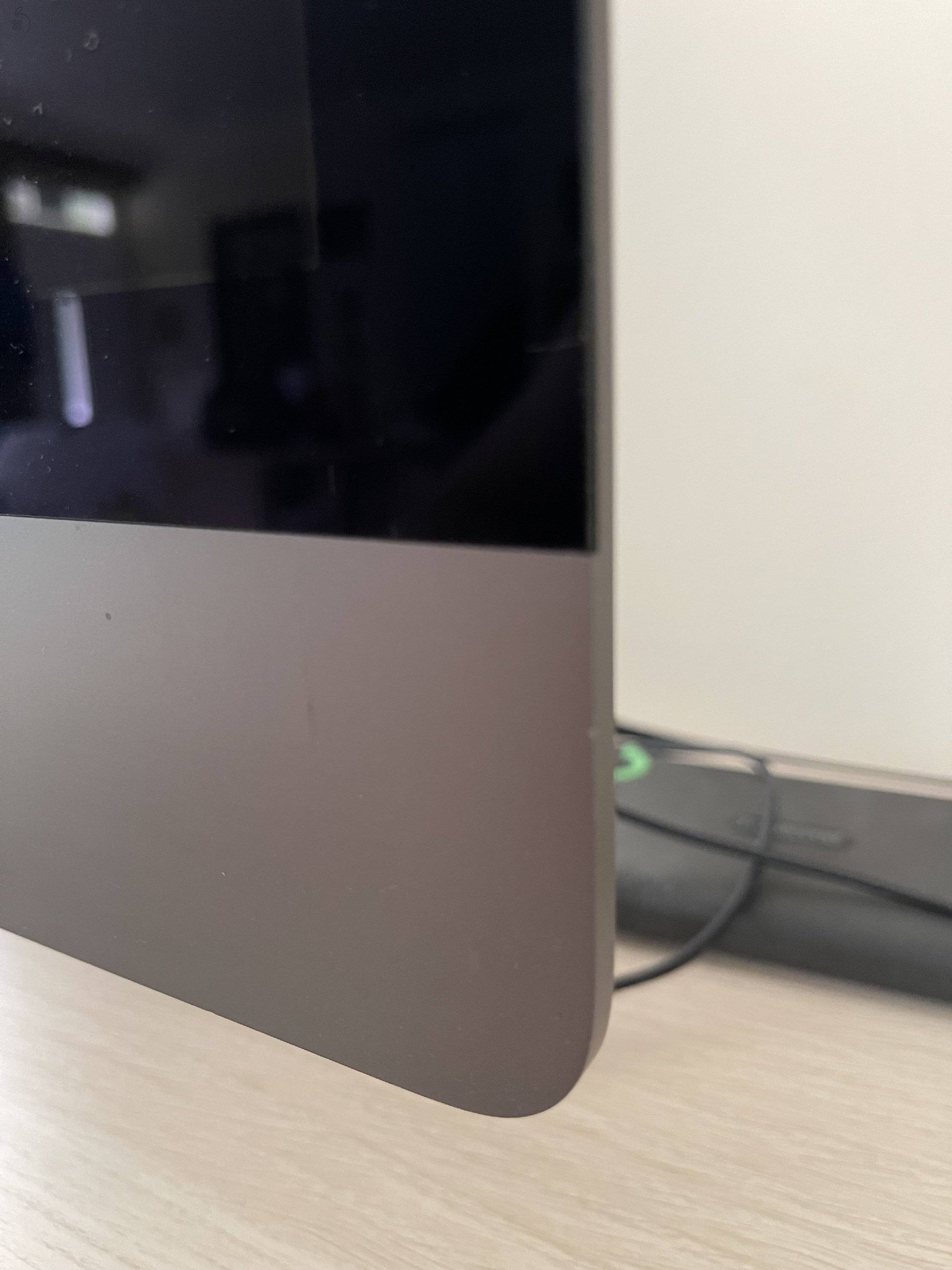 Apple iMac Pro 2017-es.  CPU: Intel Xeon 3.2Ghz ( 8 mag) RAM: 32GB SSD: 1TB/ Ati Radeon Vega 56 - 8GB