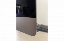 Apple iMac Pro 2017-es.  CPU: Intel Xeon 3.2Ghz ( 8 mag) RAM: 32GB SSD: 1TB/ Ati Radeon Vega 56 - 8GB