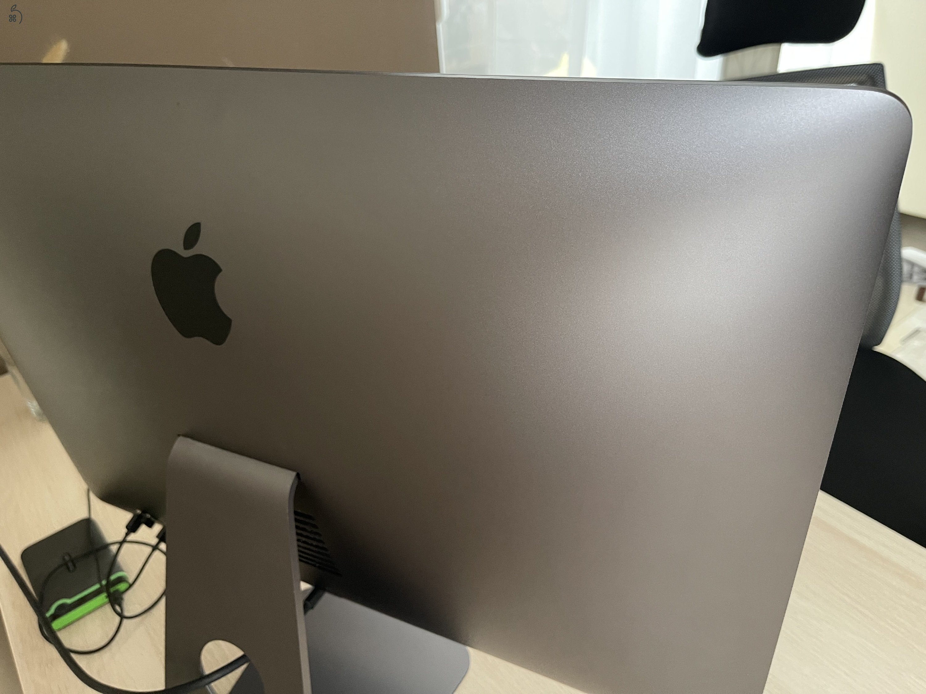 Apple iMac Pro 2017-es.  CPU: Intel Xeon 3.2Ghz ( 8 mag) RAM: 32GB SSD: 1TB/ Ati Radeon Vega 56 - 8GB