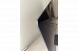 Apple iMac Pro 2017-es.  CPU: Intel Xeon 3.2Ghz ( 8 mag) RAM: 32GB SSD: 1TB/ Ati Radeon Vega 56 - 8GB