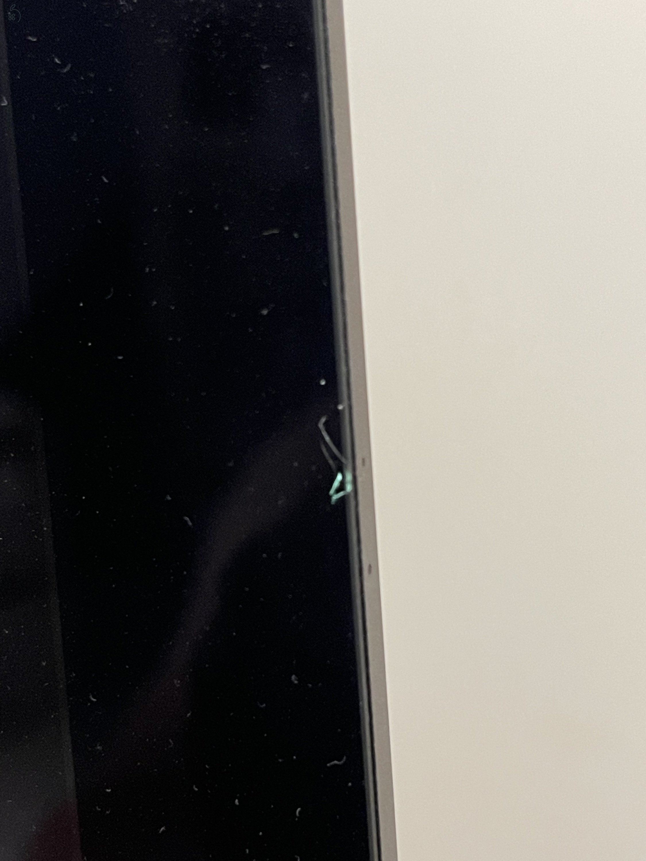 Apple iMac Pro 2017-es.  CPU: Intel Xeon 3.2Ghz ( 8 mag) RAM: 32GB SSD: 1TB/ Ati Radeon Vega 56 - 8GB