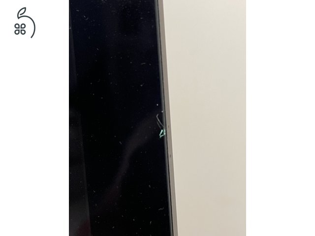 Apple iMac Pro 2017-es.  CPU: Intel Xeon 3.2Ghz ( 8 mag) RAM: 32GB SSD: 1TB/ Ati Radeon Vega 56 - 8GB