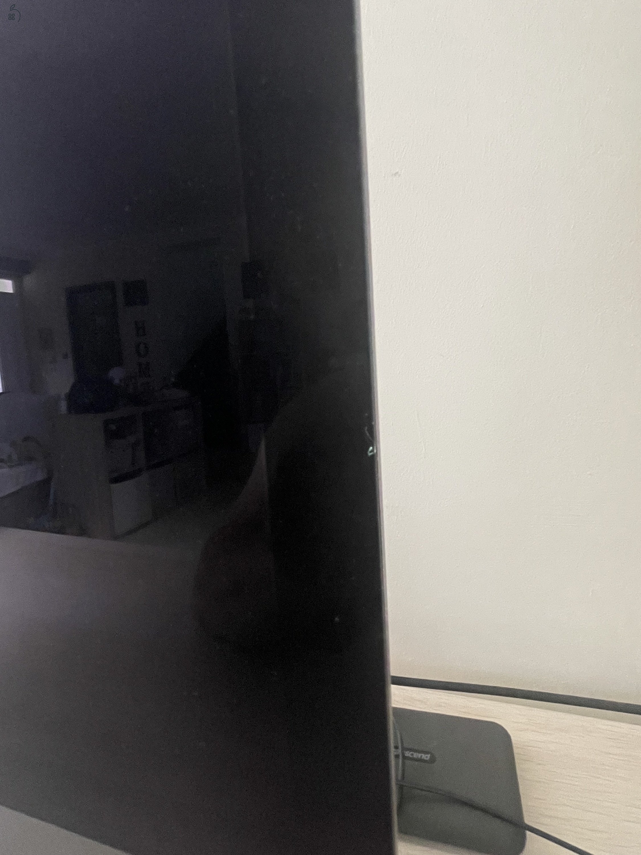 Apple iMac Pro 2017-es.  CPU: Intel Xeon 3.2Ghz ( 8 mag) RAM: 32GB SSD: 1TB/ Ati Radeon Vega 56 - 8GB