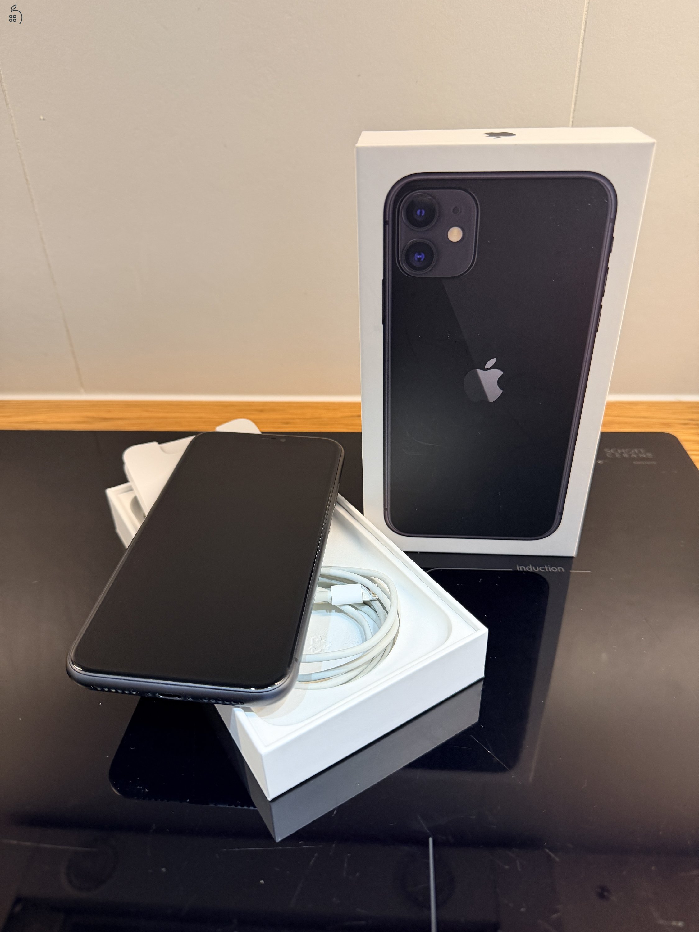 Apple iPhone 11 64 GB | fekete | kártyafüggetlen | magyar