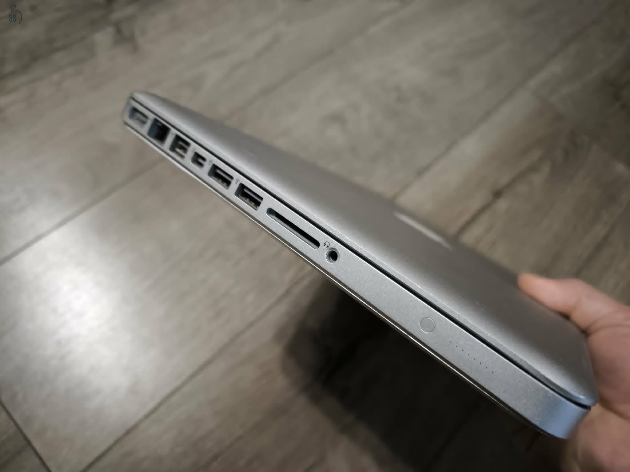 Apple MacBook Pro 13” Mid 2012 i7 / 12GB RAM / SSD