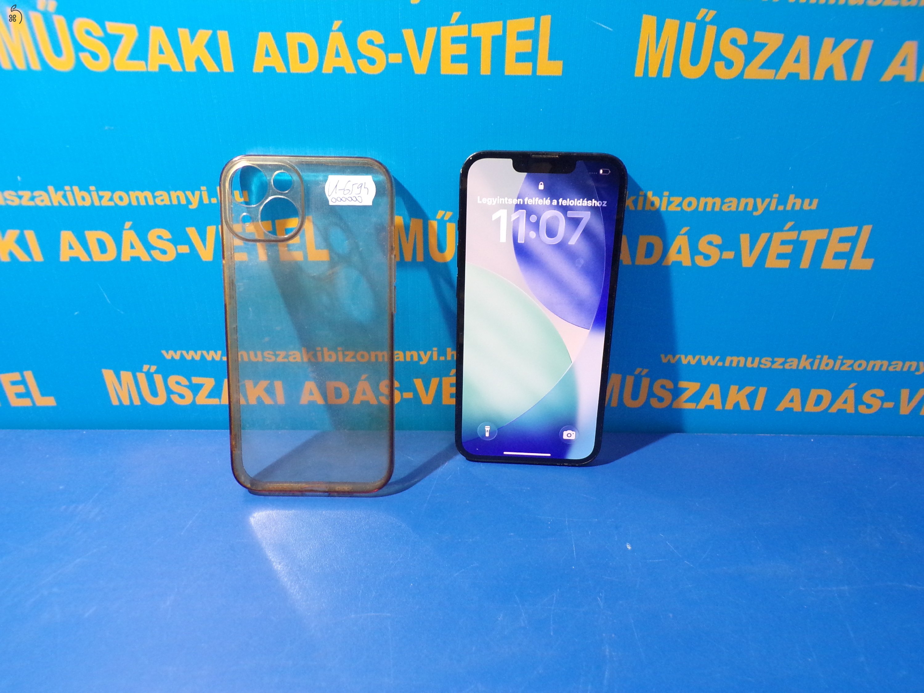 Apple iPhone 14 128GB Mobiltelefon jótállással