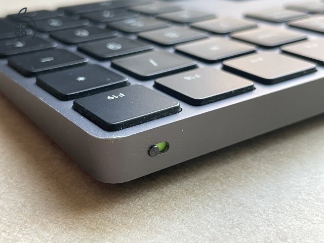 Apple Magic Keyboard Numerikus (A1843) angol, asztroszürke