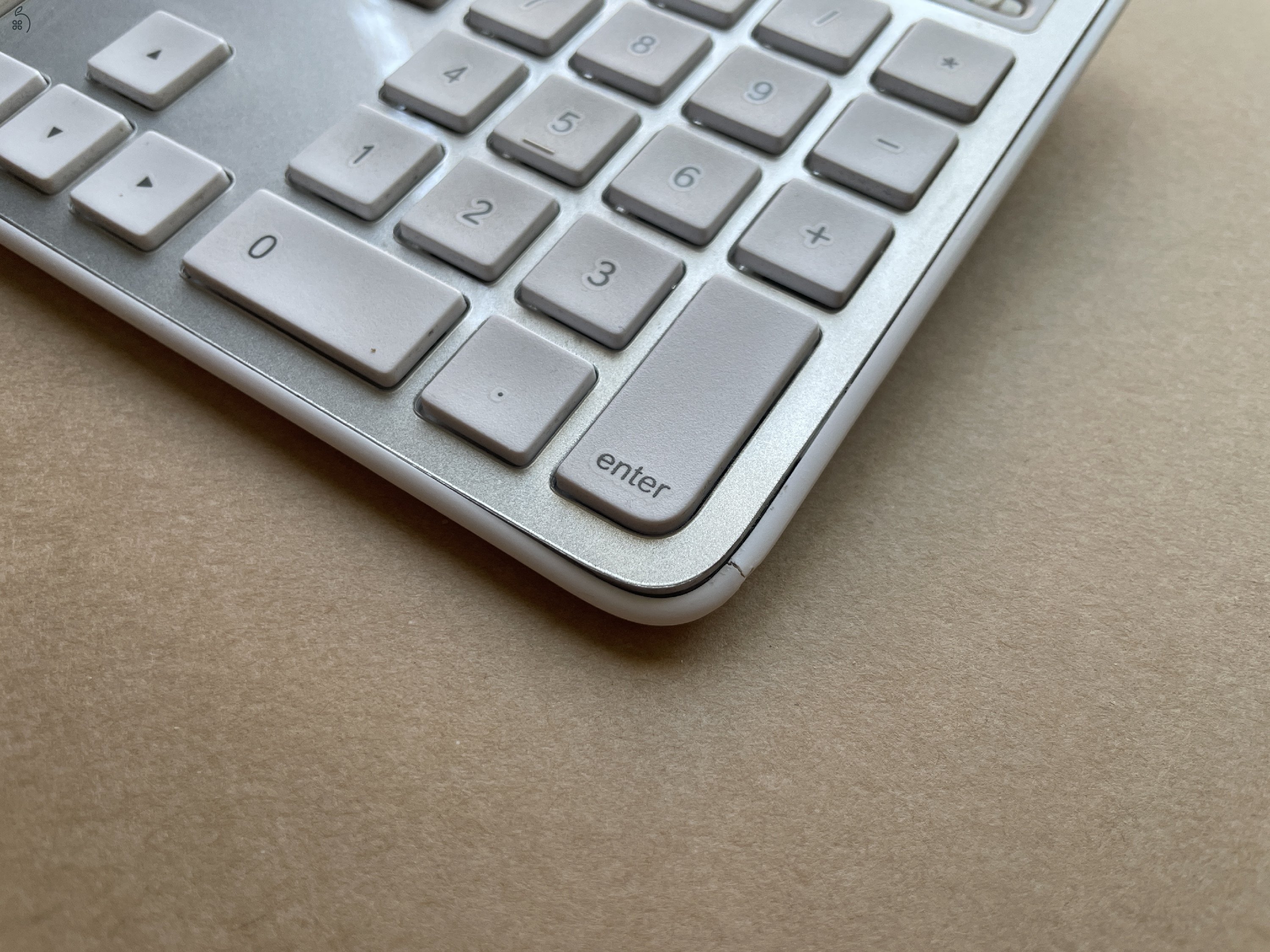 Logitech K750 Solar Mac billentyűzet