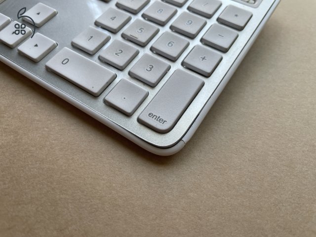 Logitech K750 Solar Mac billentyűzet