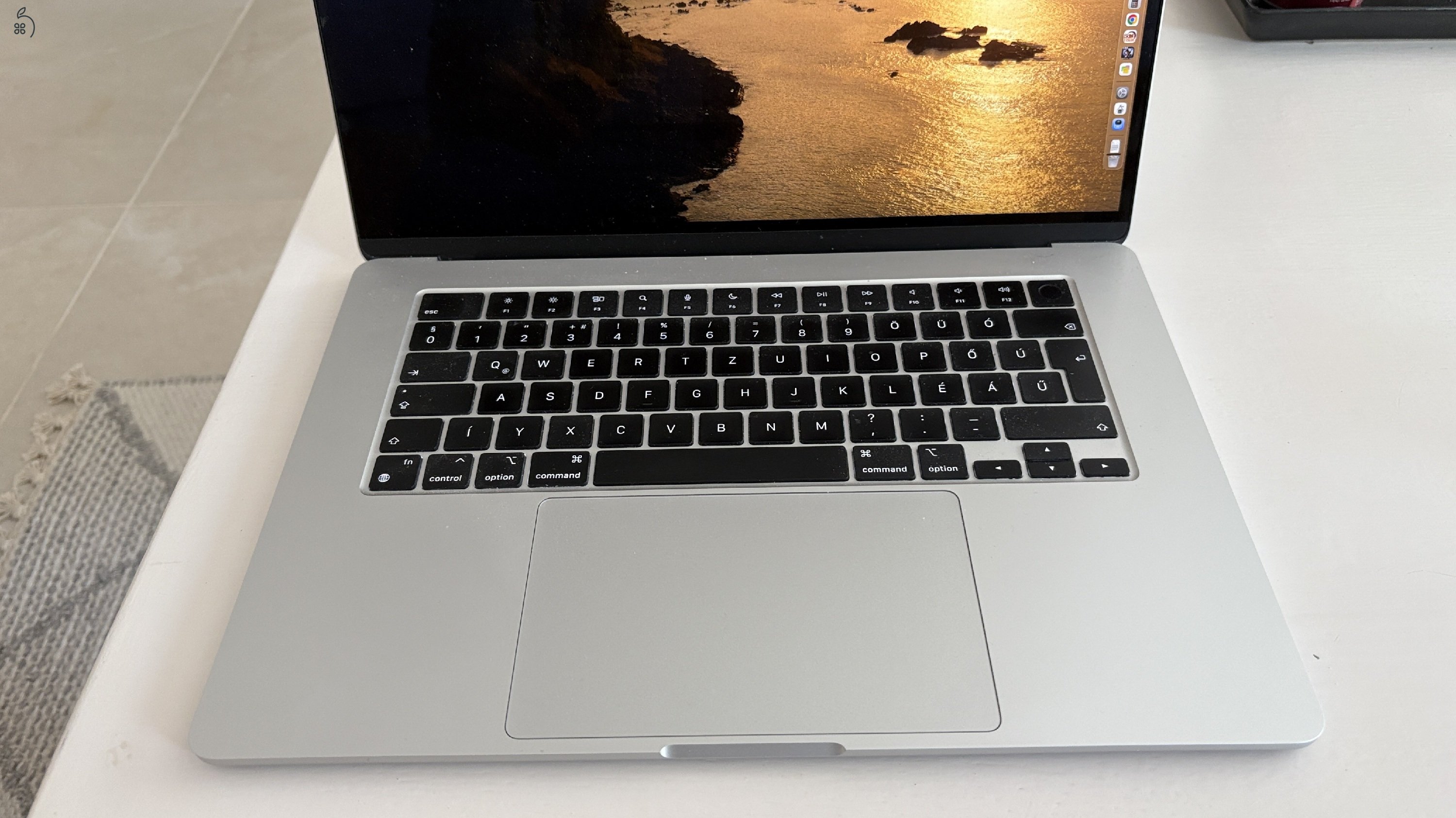 Macbook Air (2) 15