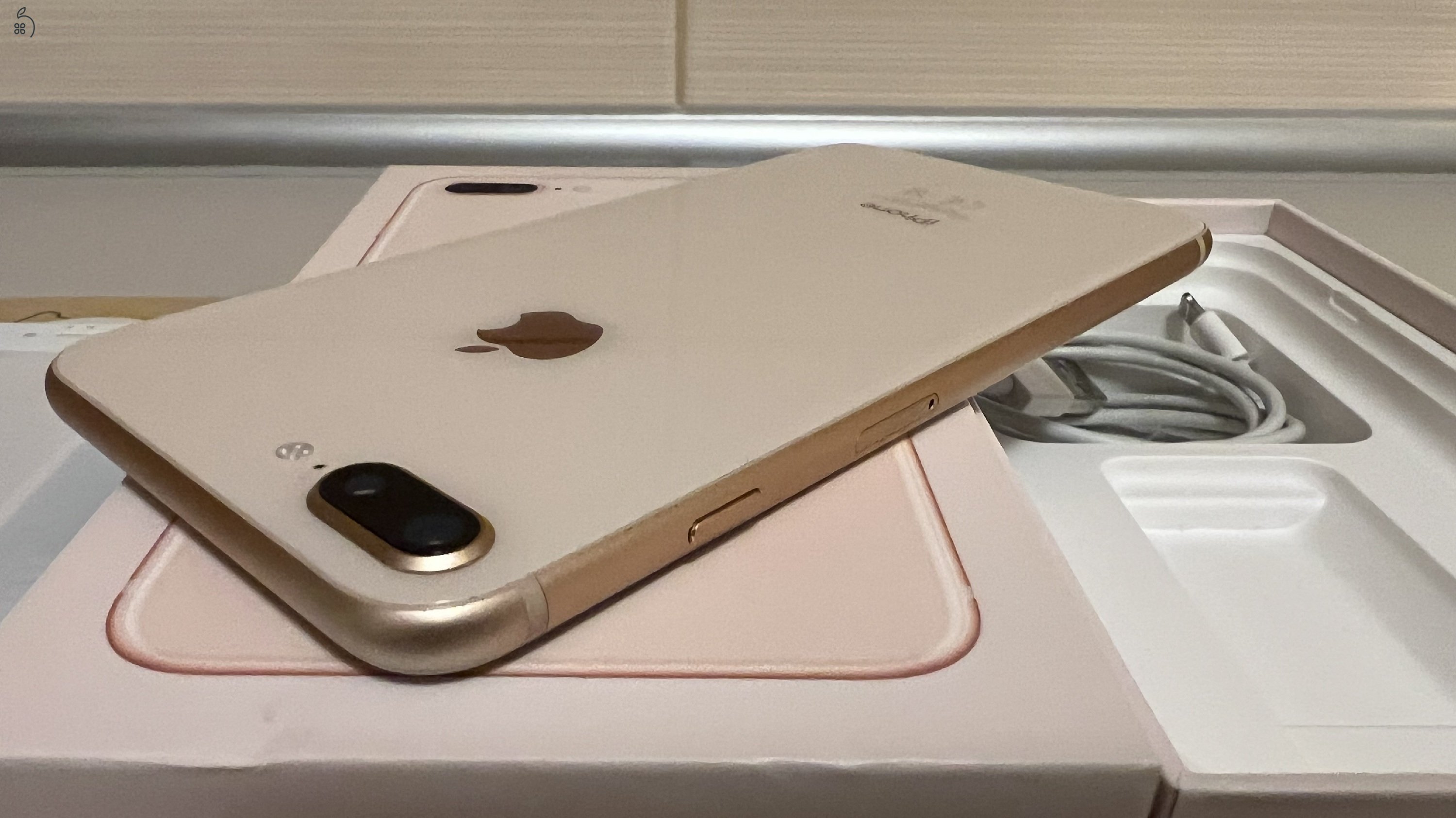 Iphone 8 plus 64 GB, rose gold, 75%, dobozos + kiegészítők