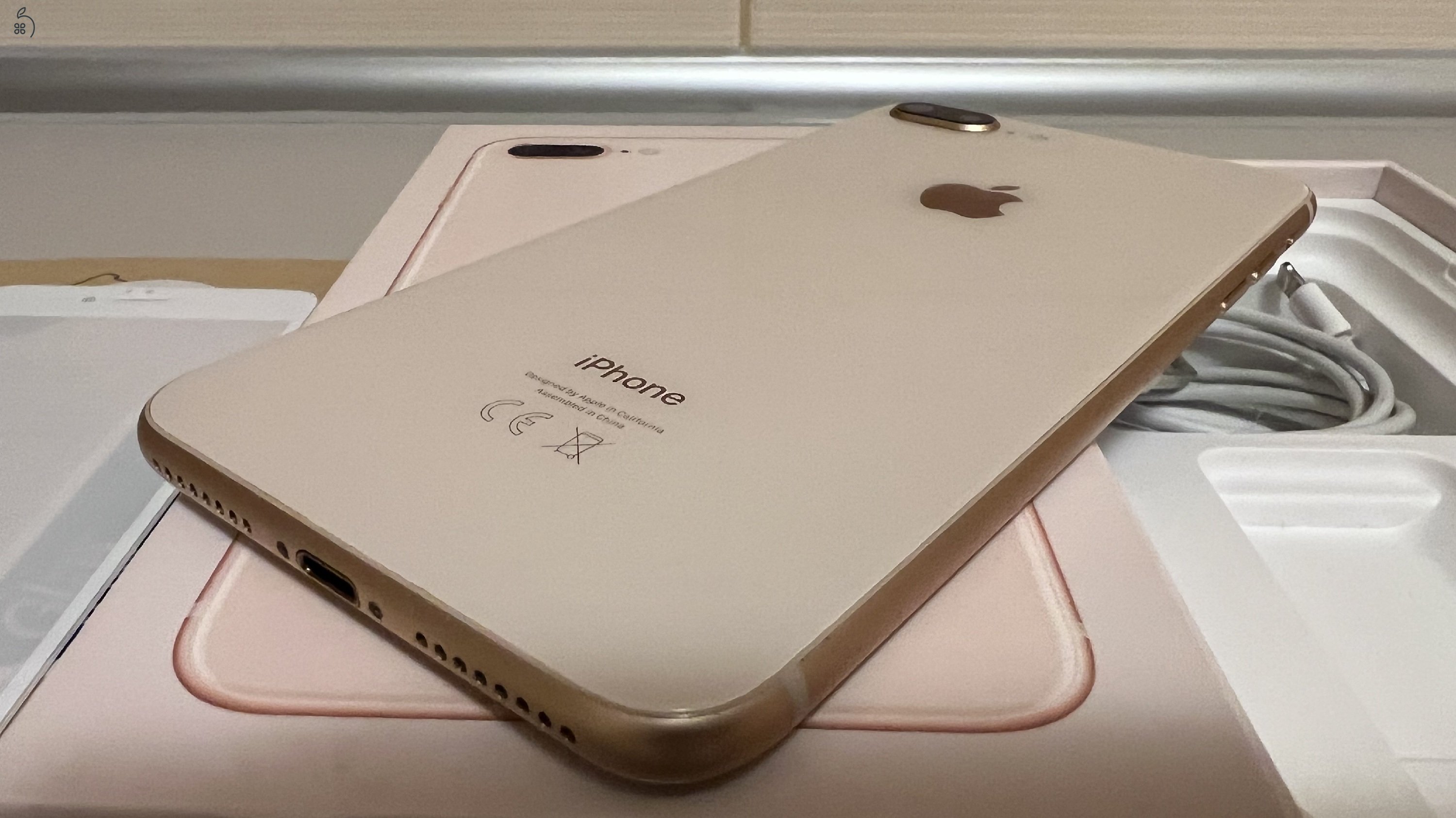 Iphone 8 plus 64 GB, rose gold, 75%, dobozos + kiegészítők