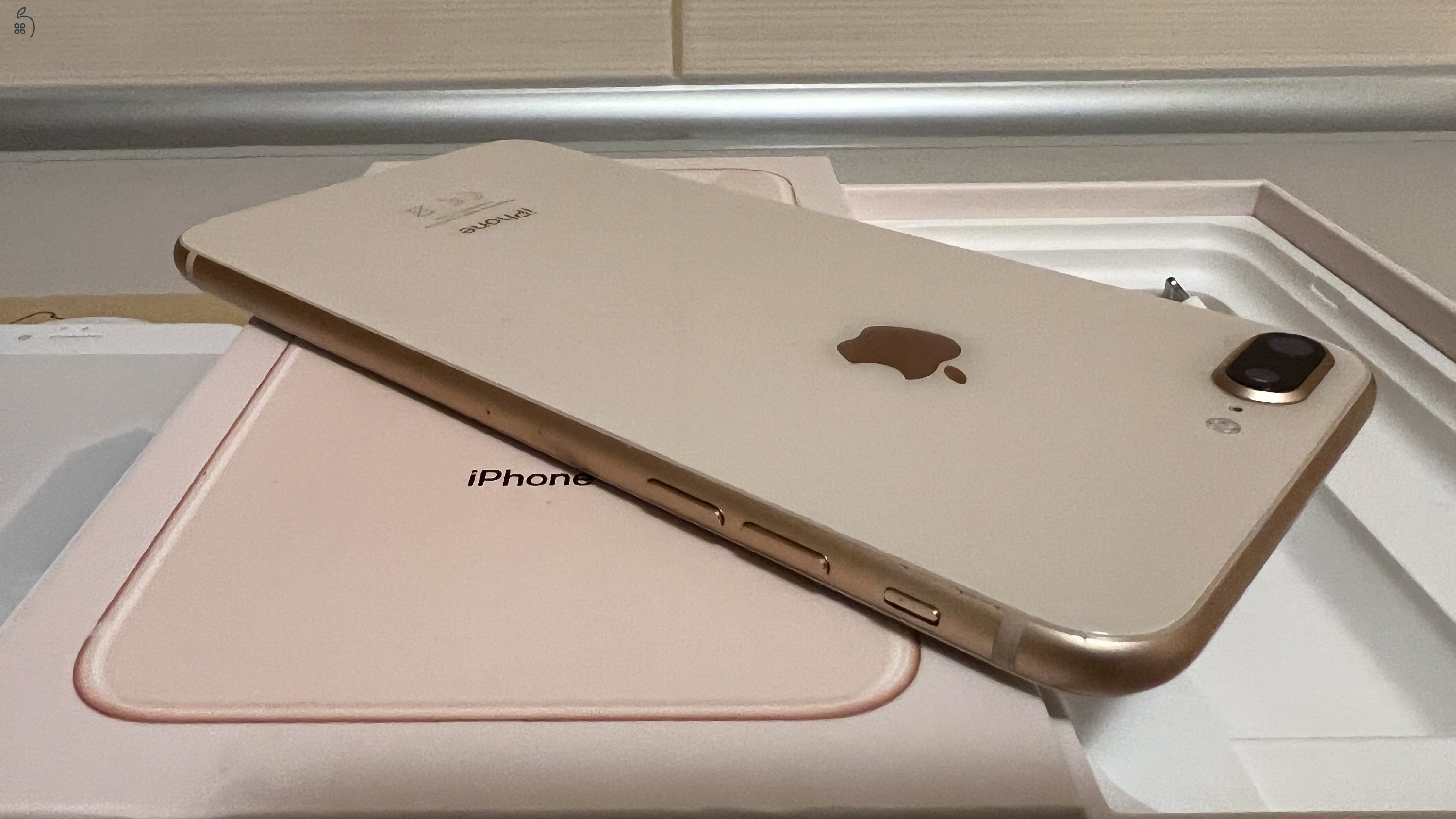 Iphone 8 plus 64 GB, rose gold, 75%, dobozos + kiegészítők