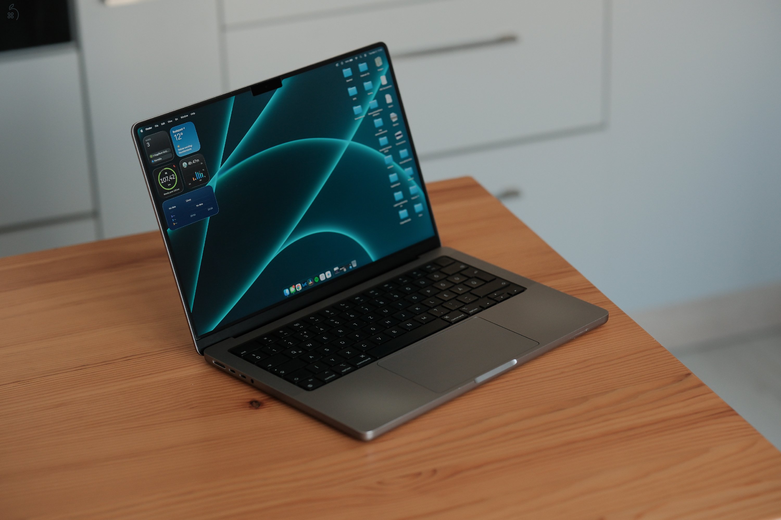  2021 MacBook Pro 14 1TB + M1 Pro NEM ALAP MODELL (10 magos CPU+ 16 magos GPU) MKGQ3MG/A 