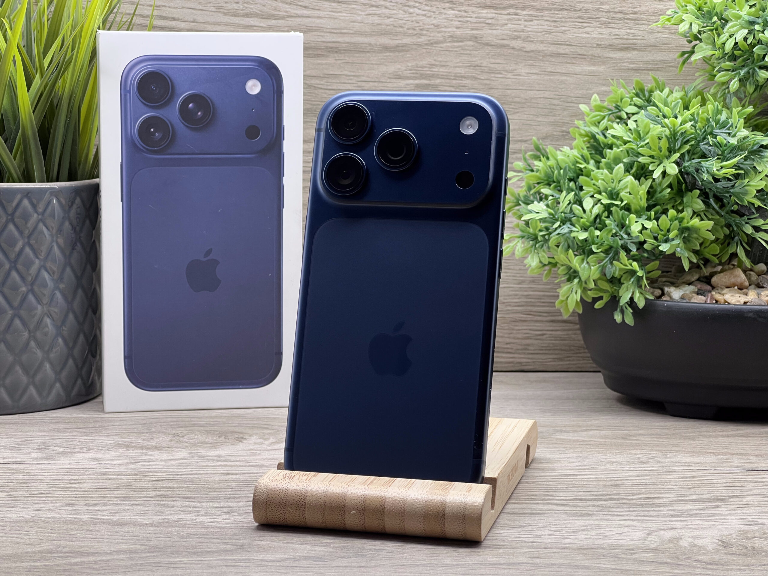 Hibátlan iPhone 17 pro Deep Blue 256GB 2 ÉV Garanciával 100%