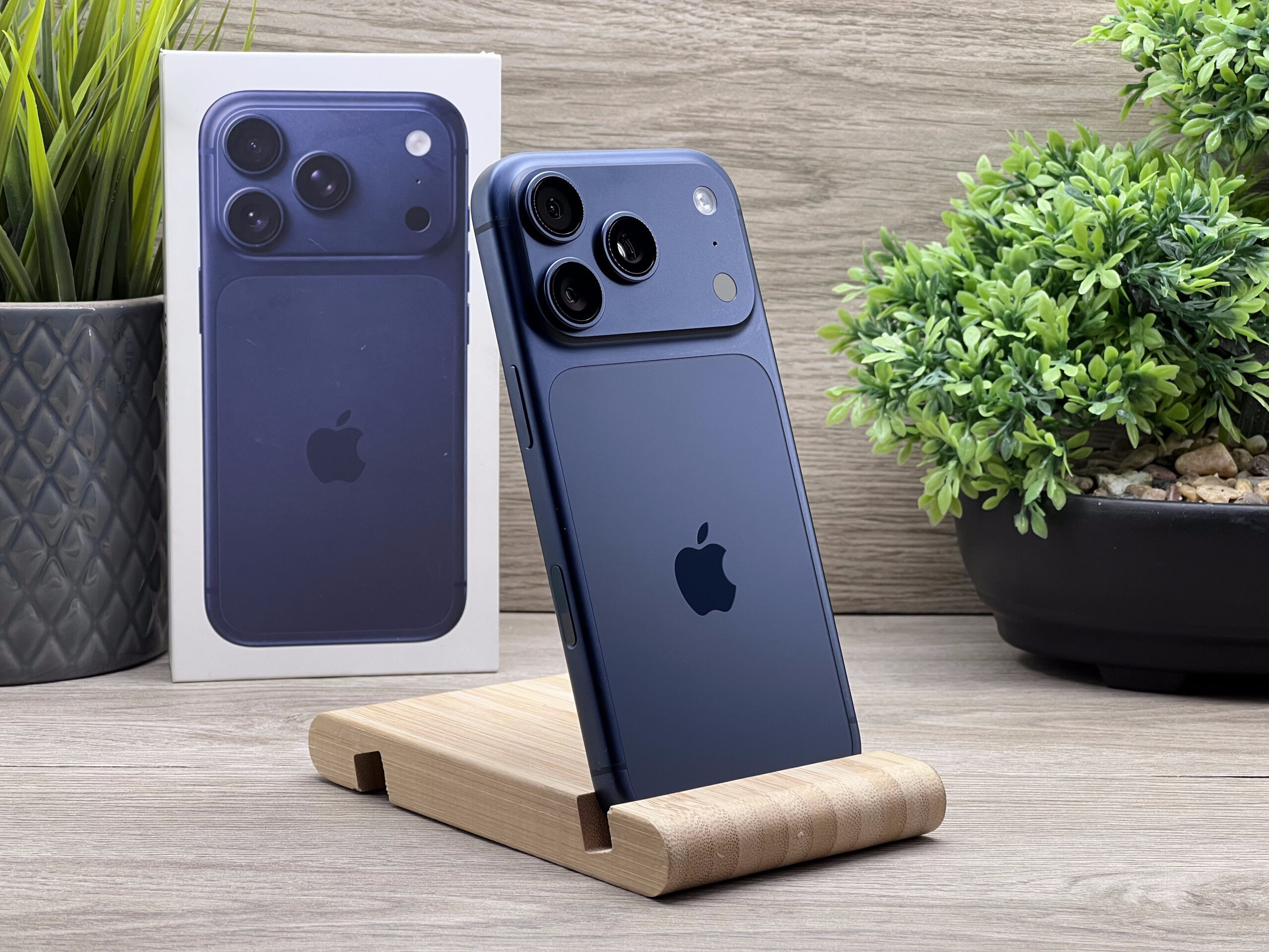 Hibátlan iPhone 17 pro Deep Blue 256GB 2 ÉV Garanciával 100%