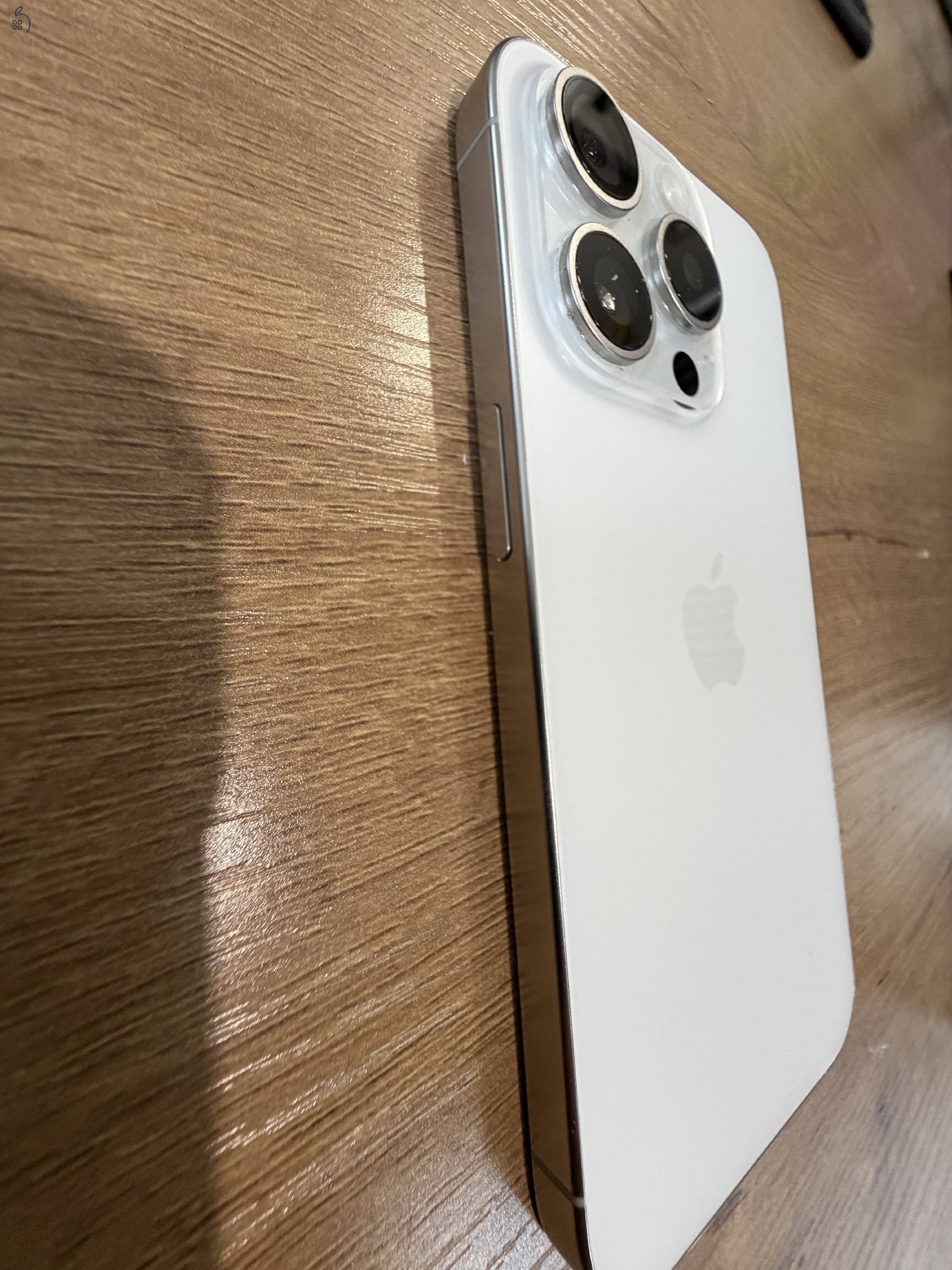 Iphone 15 pro white titanium