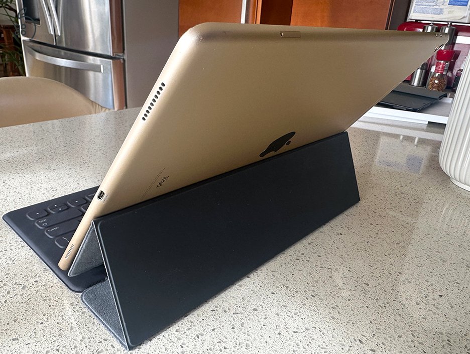 APPLE iPad Pro 12.9” GOLD – 2nd Gen + EREDETI Apple Smart Keyboard + 2 Prémium Cover ????????✨