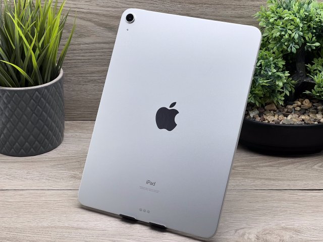 Hibátlan iPad Air 4th Silver 64GB 2 ÉV Garanciával 93%